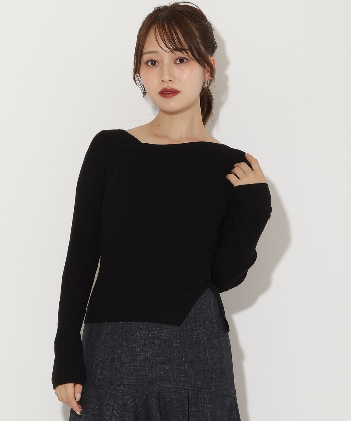 アンドクチュール「アシメＶネック長袖プルオーバー」|ニット・セーター|