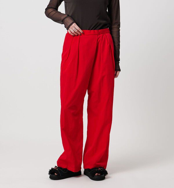 UNITED ARROWS「アシンメトリー タック ワイドパンツ はっ水 ウォッシャブル」|チノ|RED