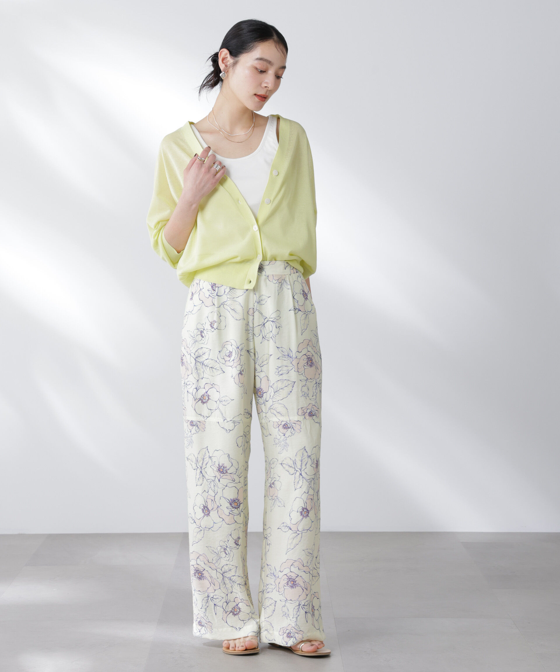 nano･universe「コットンスパークシアーＶネックカーディガン」|ニット・セーター|