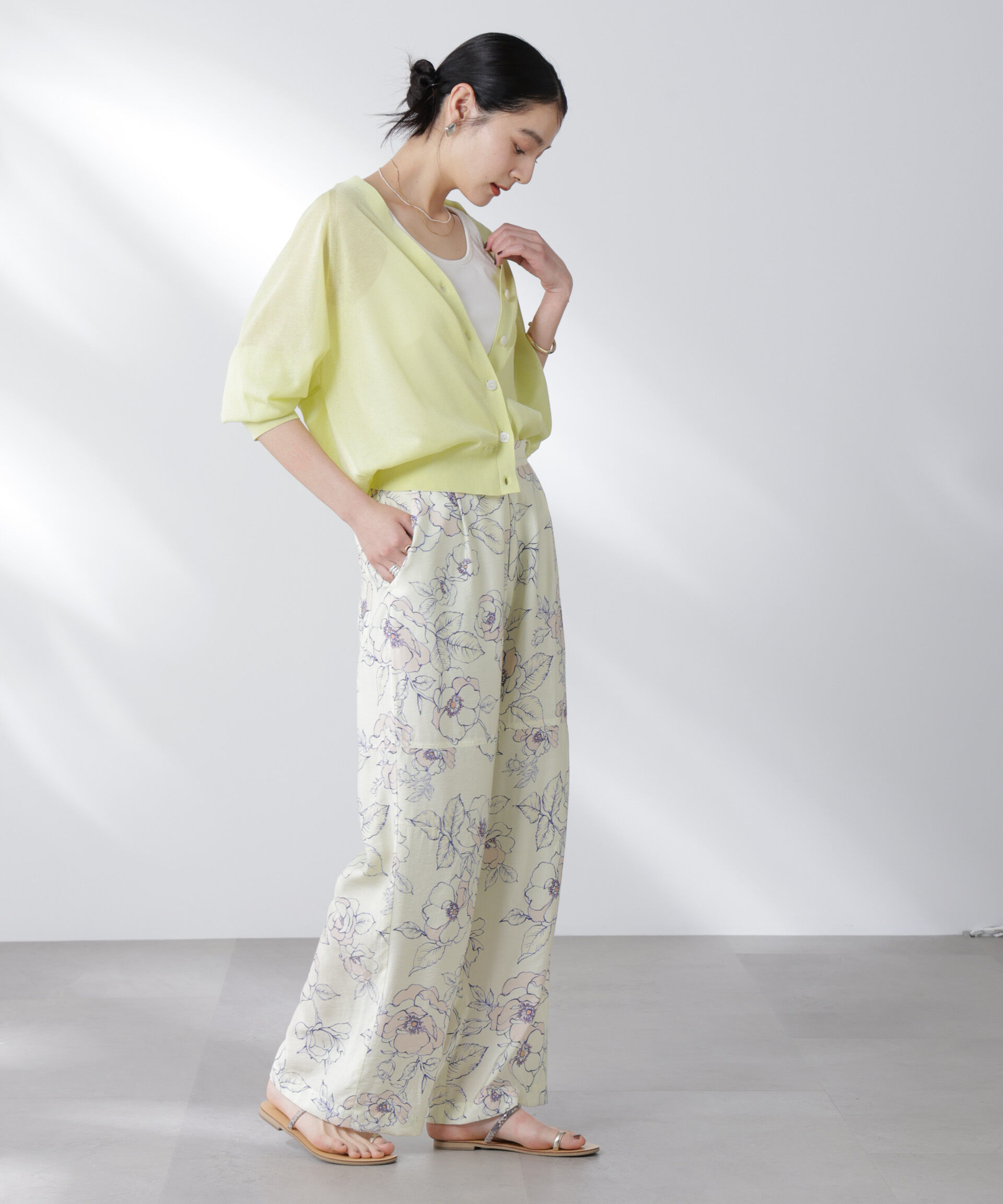 nano･universe「コットンスパークシアーＶネックカーディガン」|ニット・セーター|