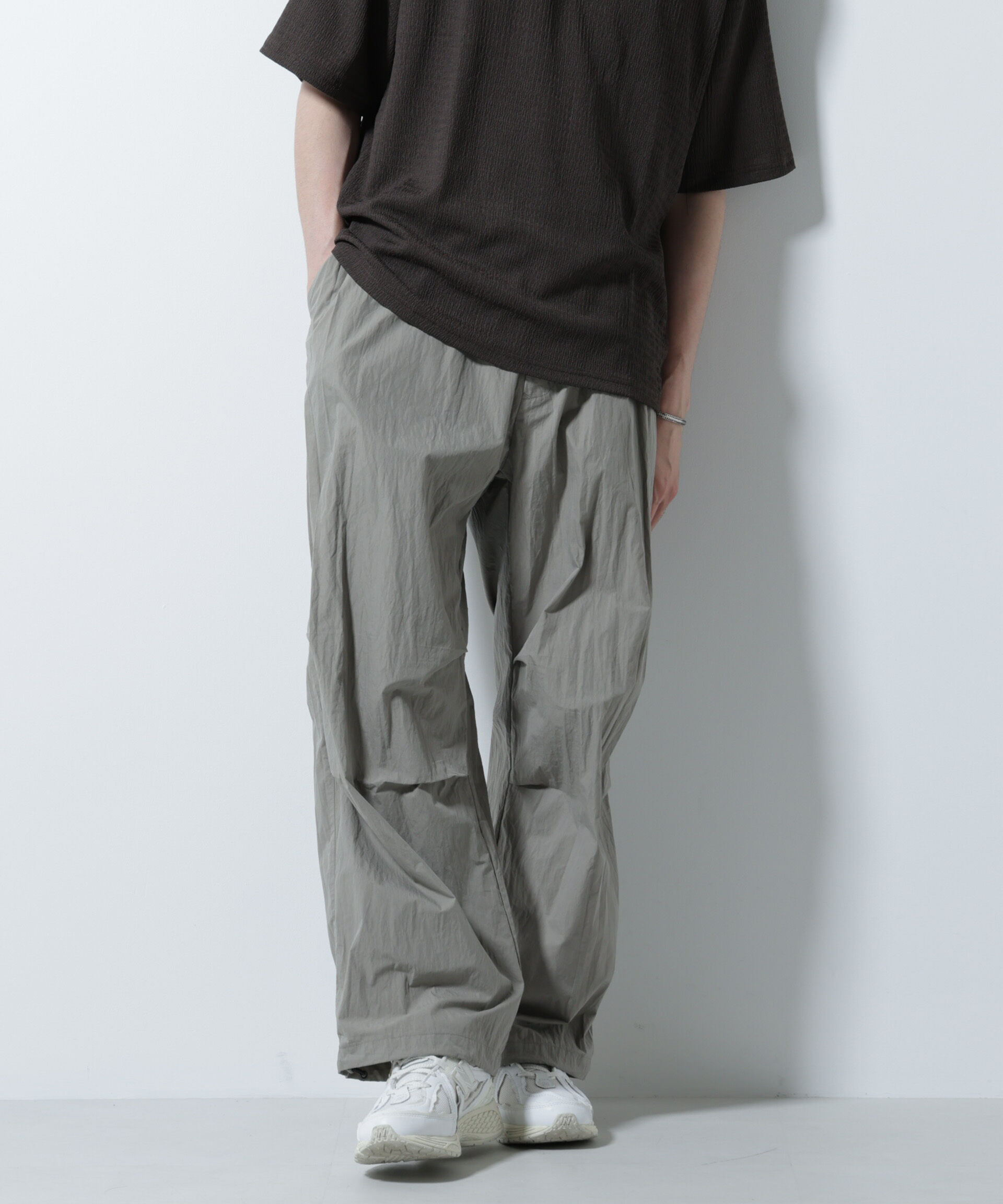 nano･universe「ライトウェイトバギーパンツ」|チノ|グレージュ3