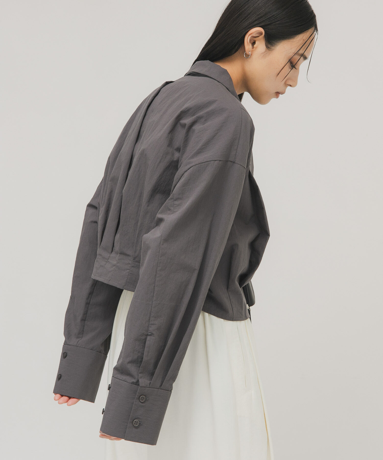  「タックヘムクロップドシャツ」|シャツ・ブラウス|チャコールグレー