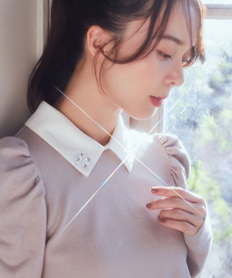 earth music&ecology「襟ビジュー付きニットプルオーバー」|ニット・セーター|