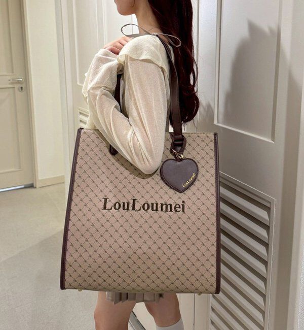  「【LouLoumei】ハートチャーム付きトートバッグ／推し活にも／自立可能」|トートバッグ|