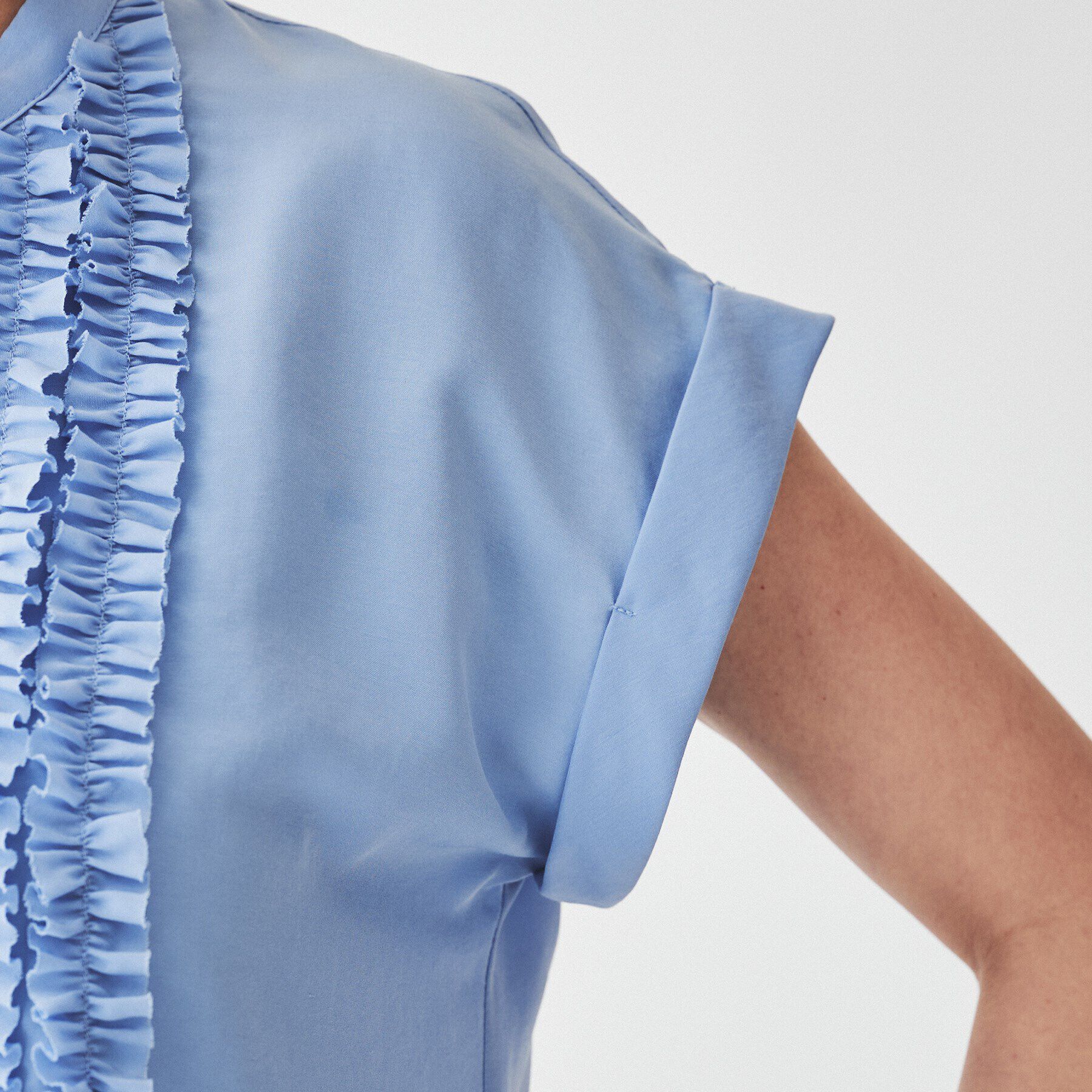 UNTITLED「【華やか／夏ブラウス】半袖フリルブラウス」|シャツ・ブラウス|