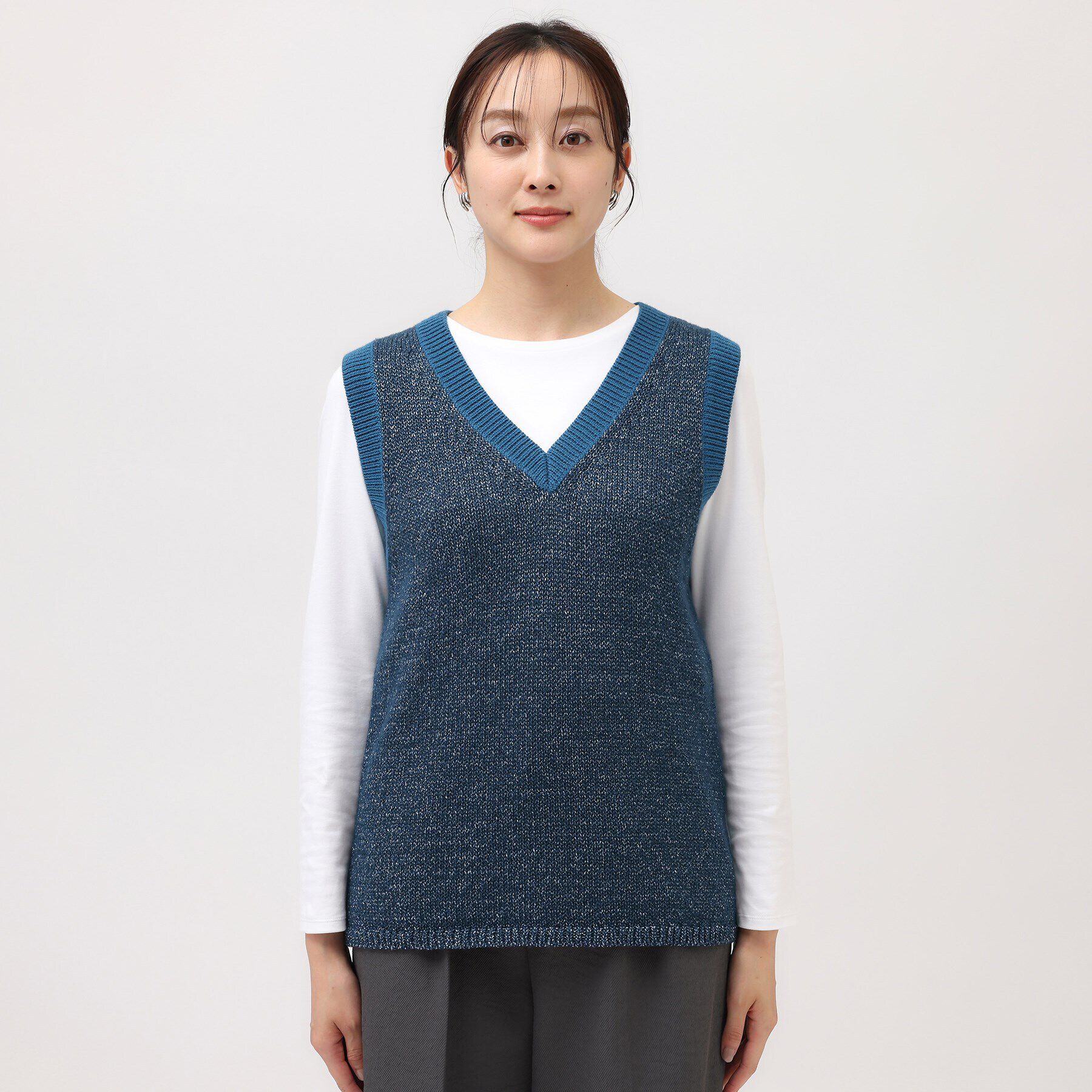 UNTITLED「【オールシーズン/ラメ】Vネックベスト」|ベスト・ジレ|