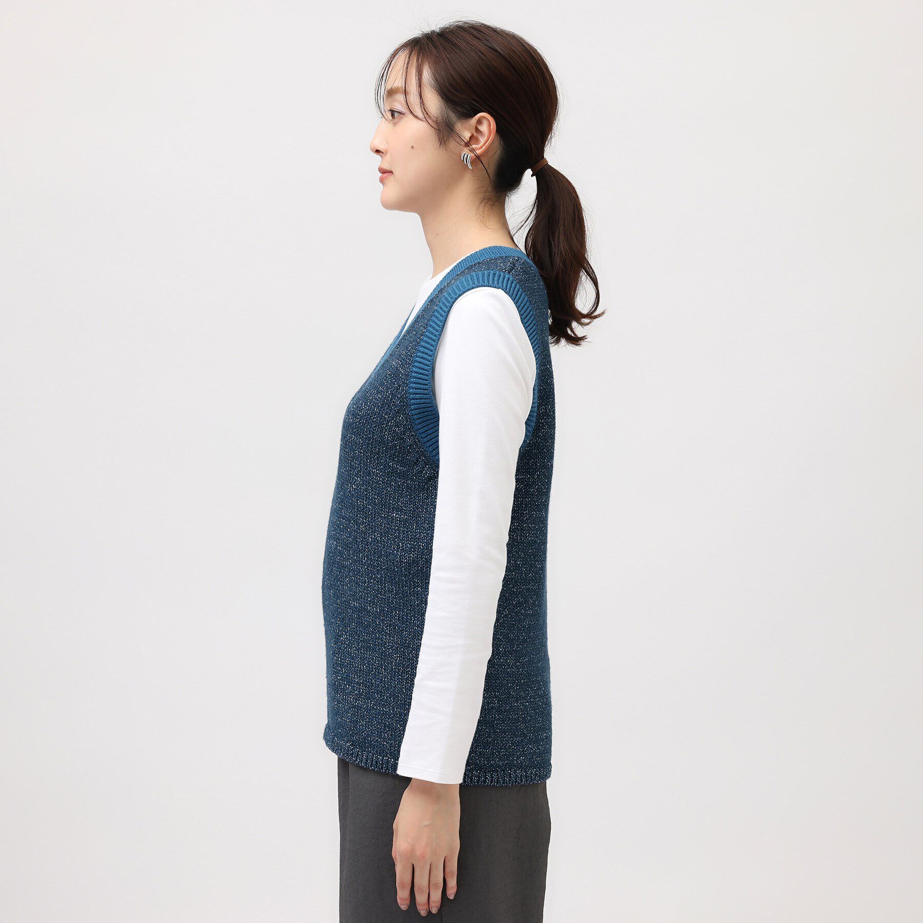 UNTITLED「【オールシーズン/ラメ】Vネックベスト」|ベスト・ジレ|