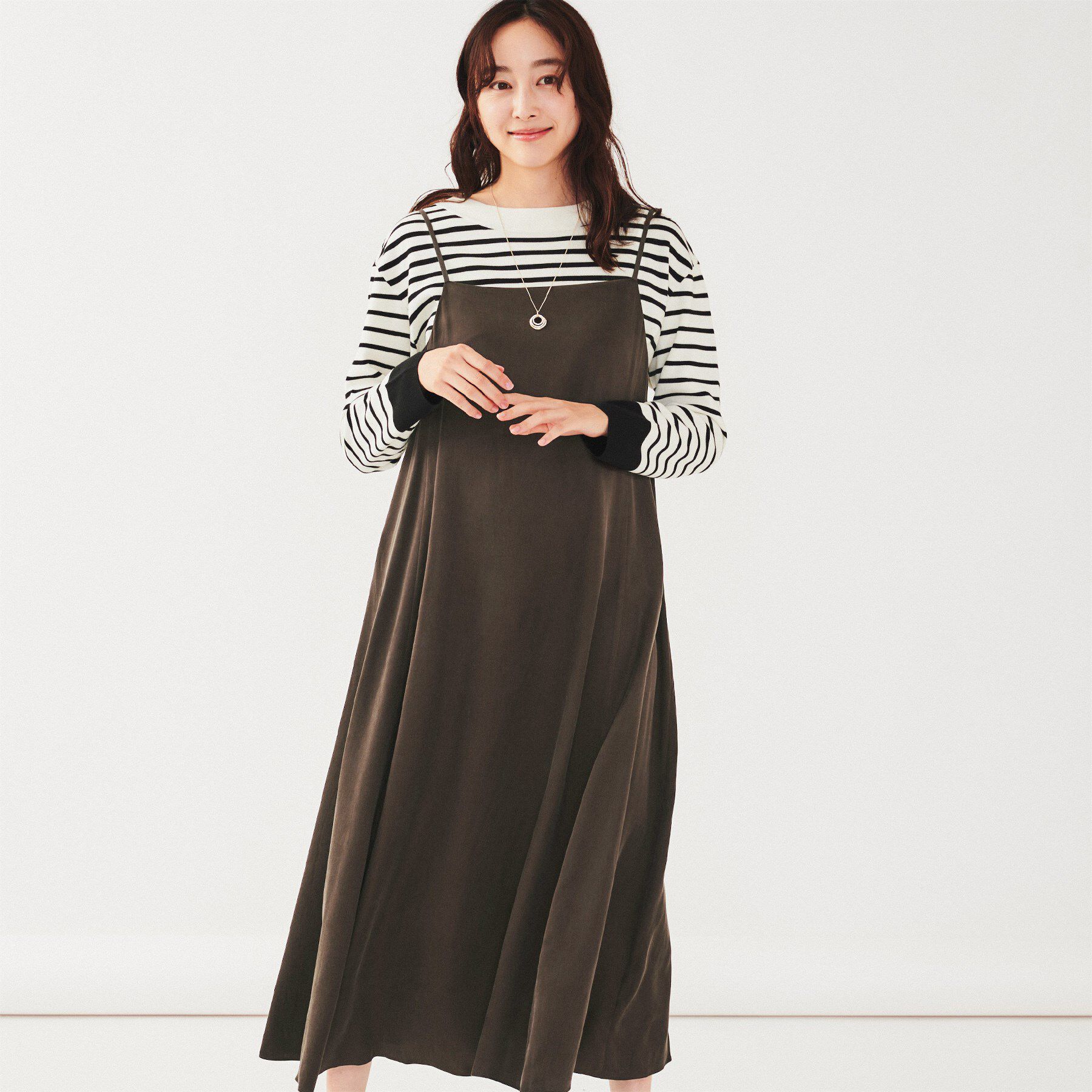 UNTITLED「【着丈調節可能】フィブリルサテン キャミワンピース」|ワンピース|ブラウン(044)