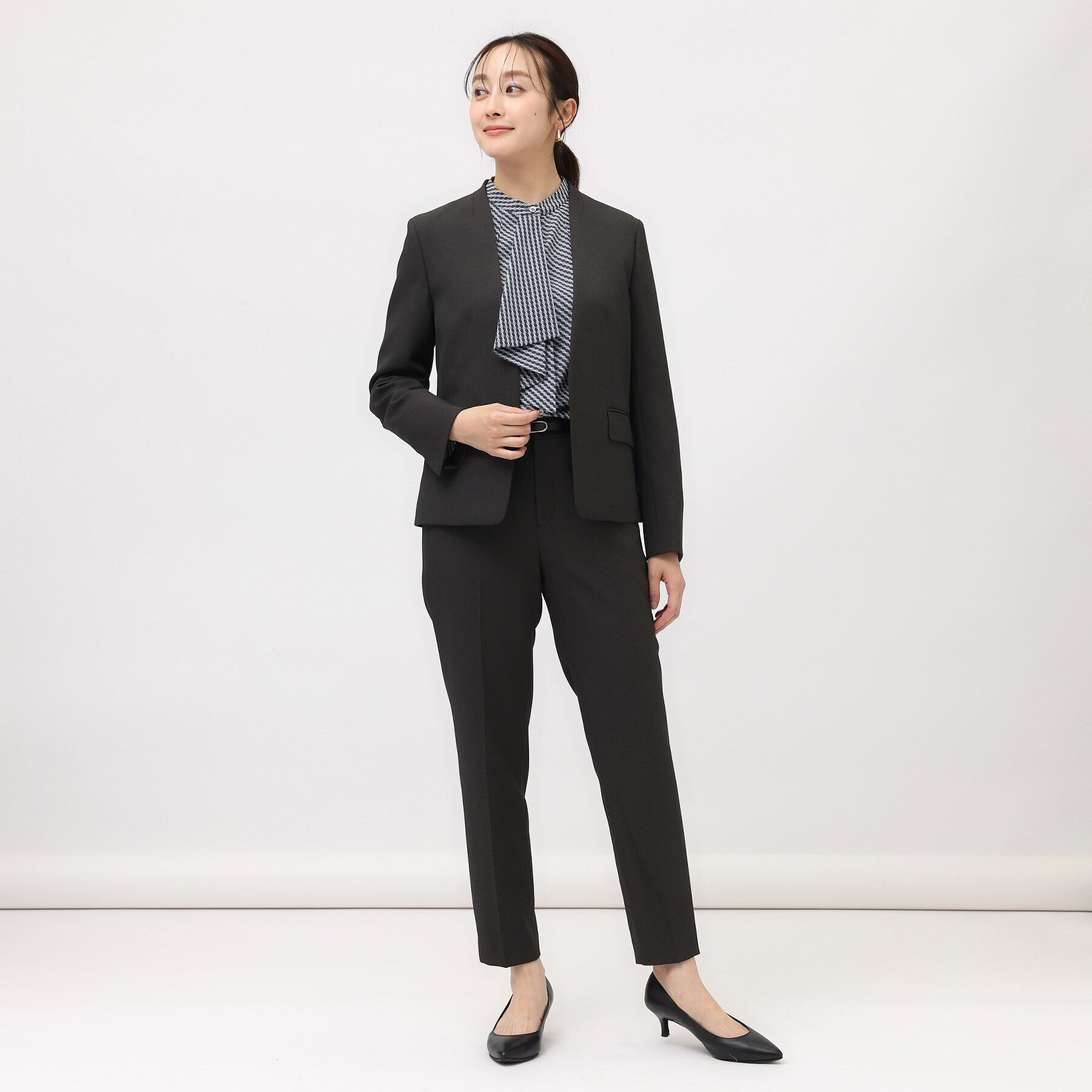 UNTITLED「【通勤スーツ／入卒/セレモニー】ウーステッドカルゼ テーパードパンツ」|その他|