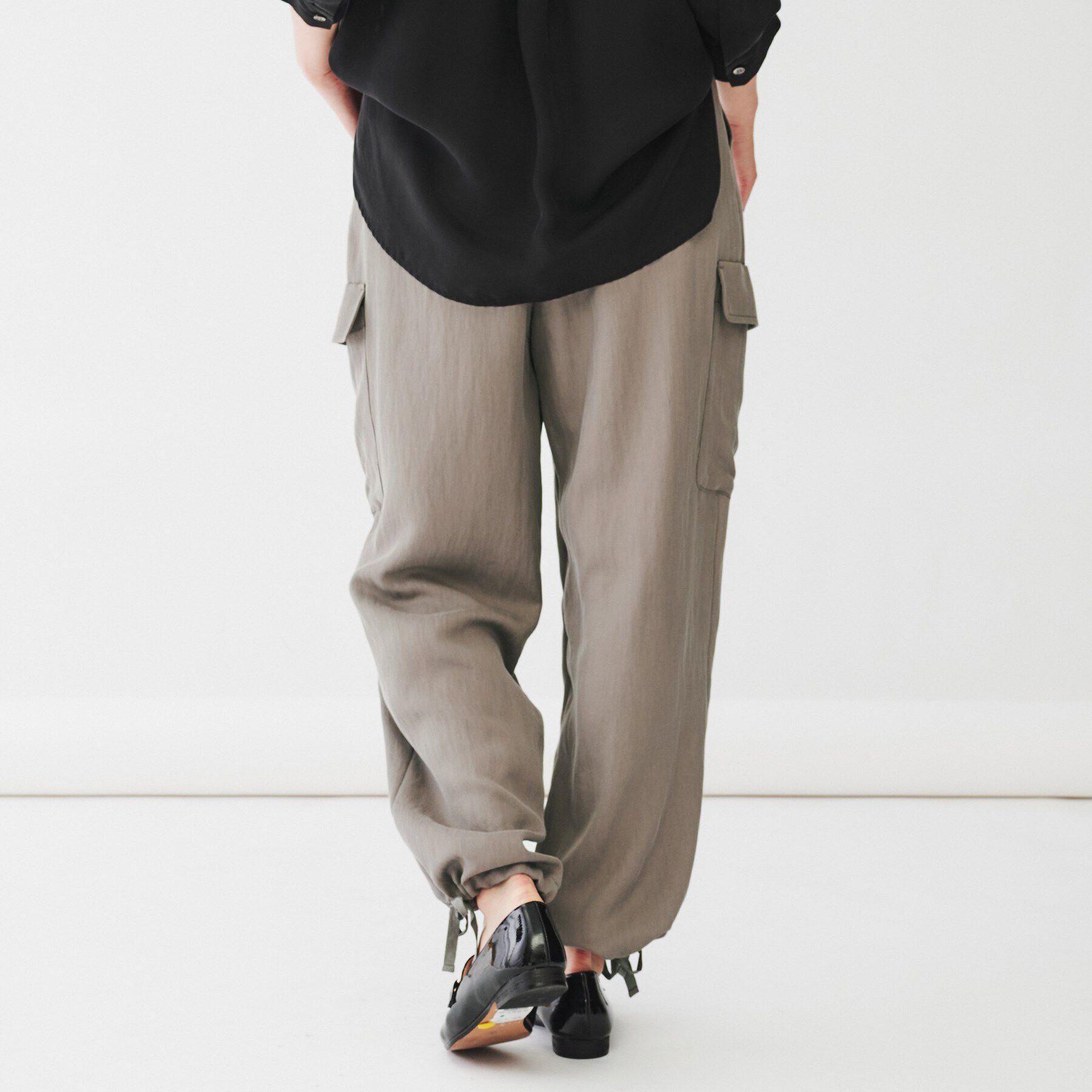 UNTITLED「【パウダータッチ/薄手】大人カーゴパンツ」|その他|
