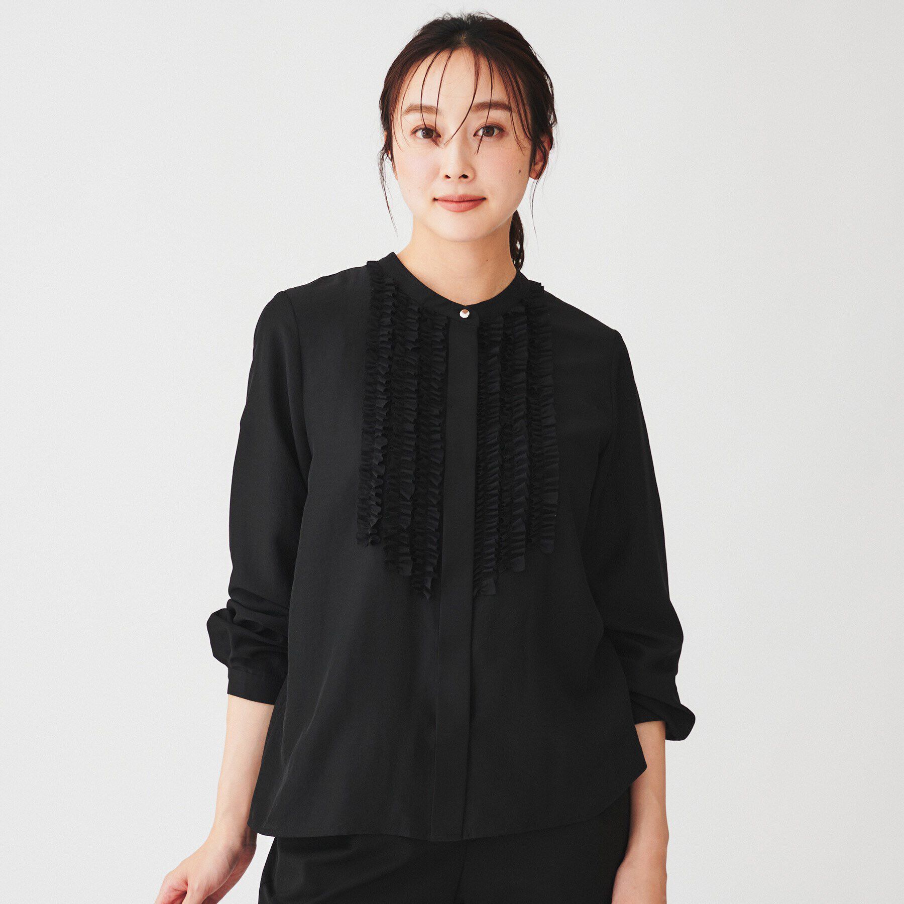 UNTITLED「【オンオフ使える/洗える】長袖フリルブラウス」|シャツ・ブラウス|