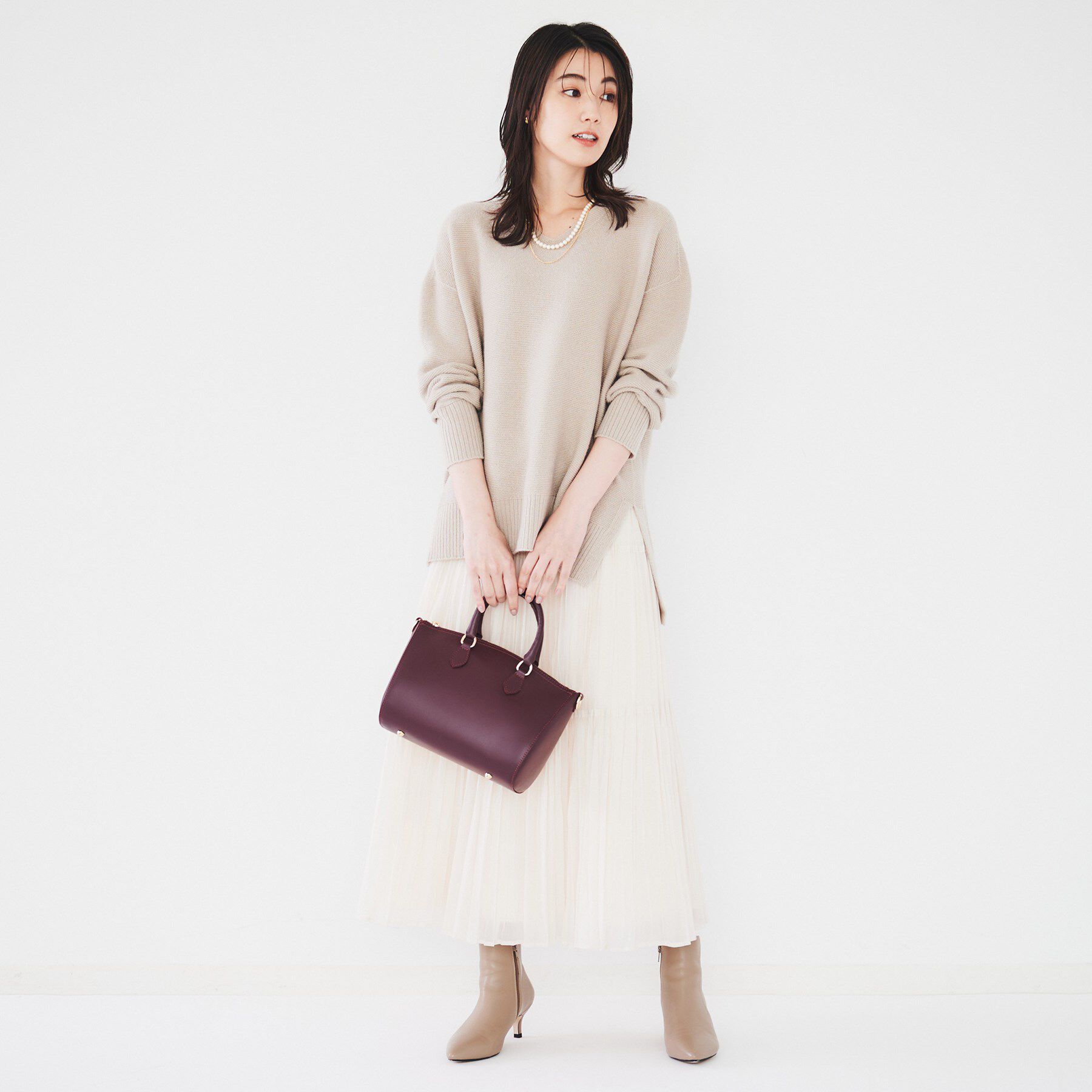 UNTITLED「【体型カバー/日本製/洗える】ウールシルクカシミヤミックス Vネックプルオーバーニット」|ニット・セーター|