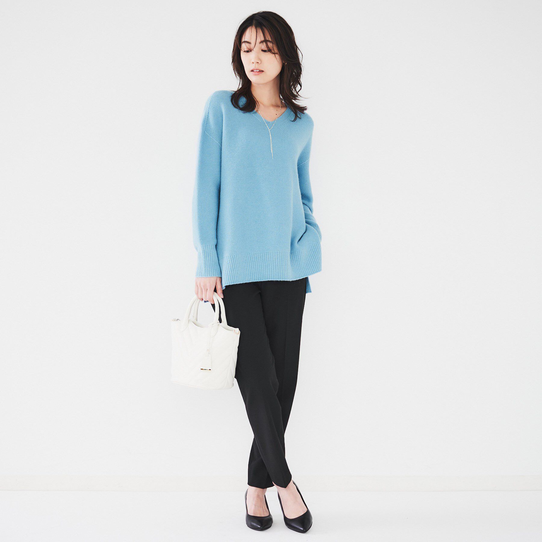 UNTITLED「【体型カバー/日本製/洗える】ウールシルクカシミヤミックス Vネックプルオーバーニット」|ニット・セーター|