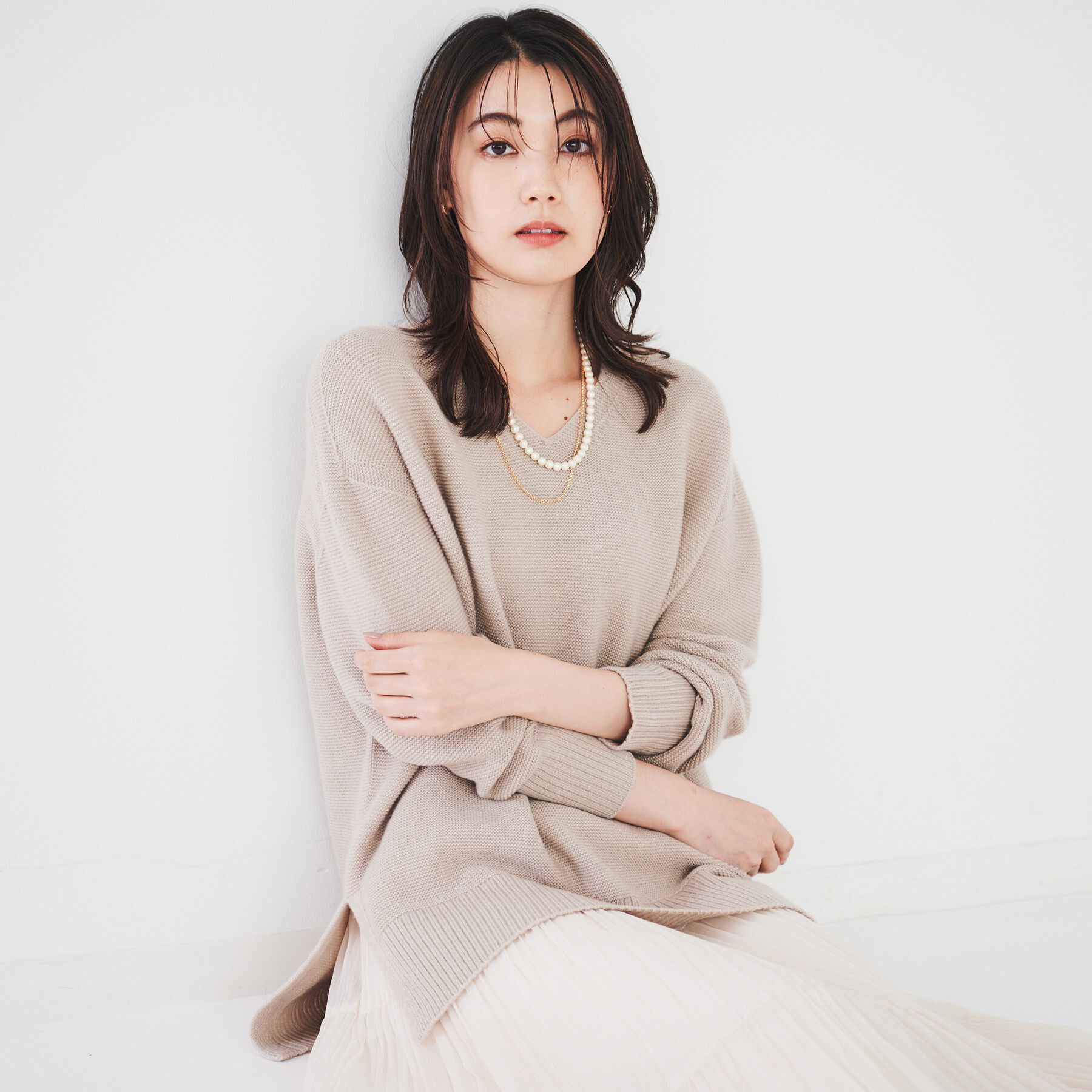 UNTITLED「【体型カバー/日本製/洗える】ウールシルクカシミヤミックス Vネックプルオーバーニット」|ニット・セーター|ライトベージュ(05