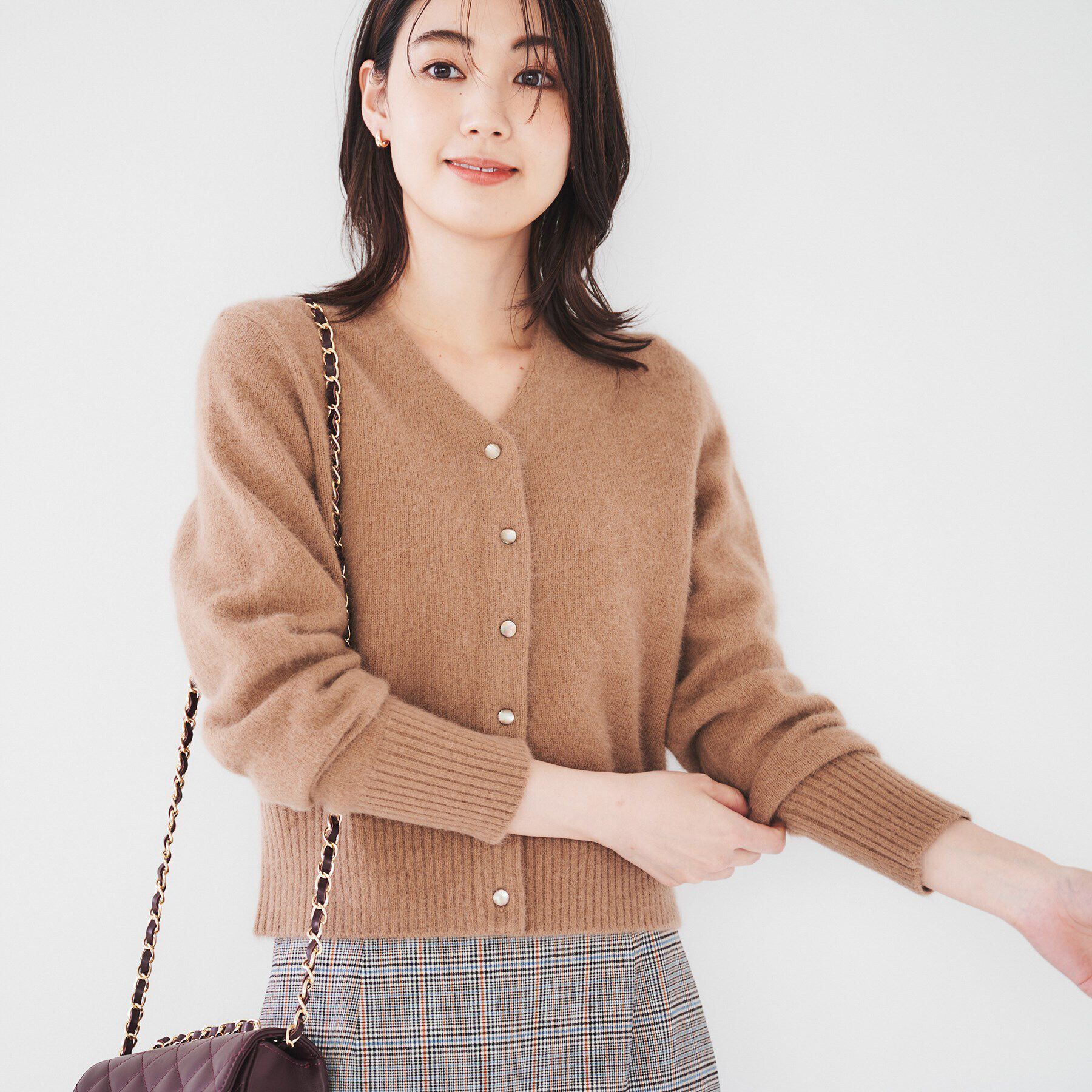 UNTITLED「【ショート丈/一枚着も可能】ウールフォックス Vネックカーディガン」|カーディガン|キャメルブラウン(0