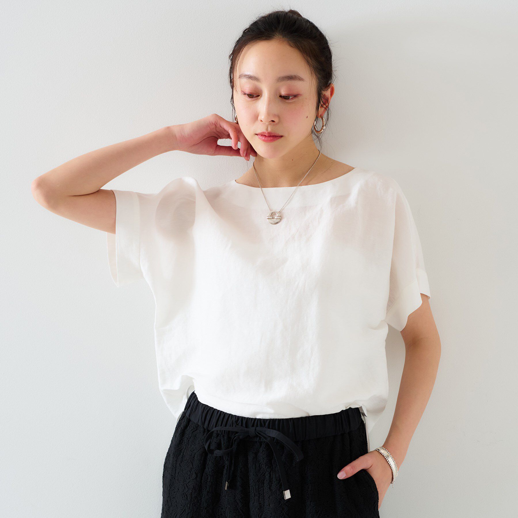 UNTITLED「【セットアップ可能/手洗い可】リネン混 ボートネックTブラウス」|シャツ・ブラウス|