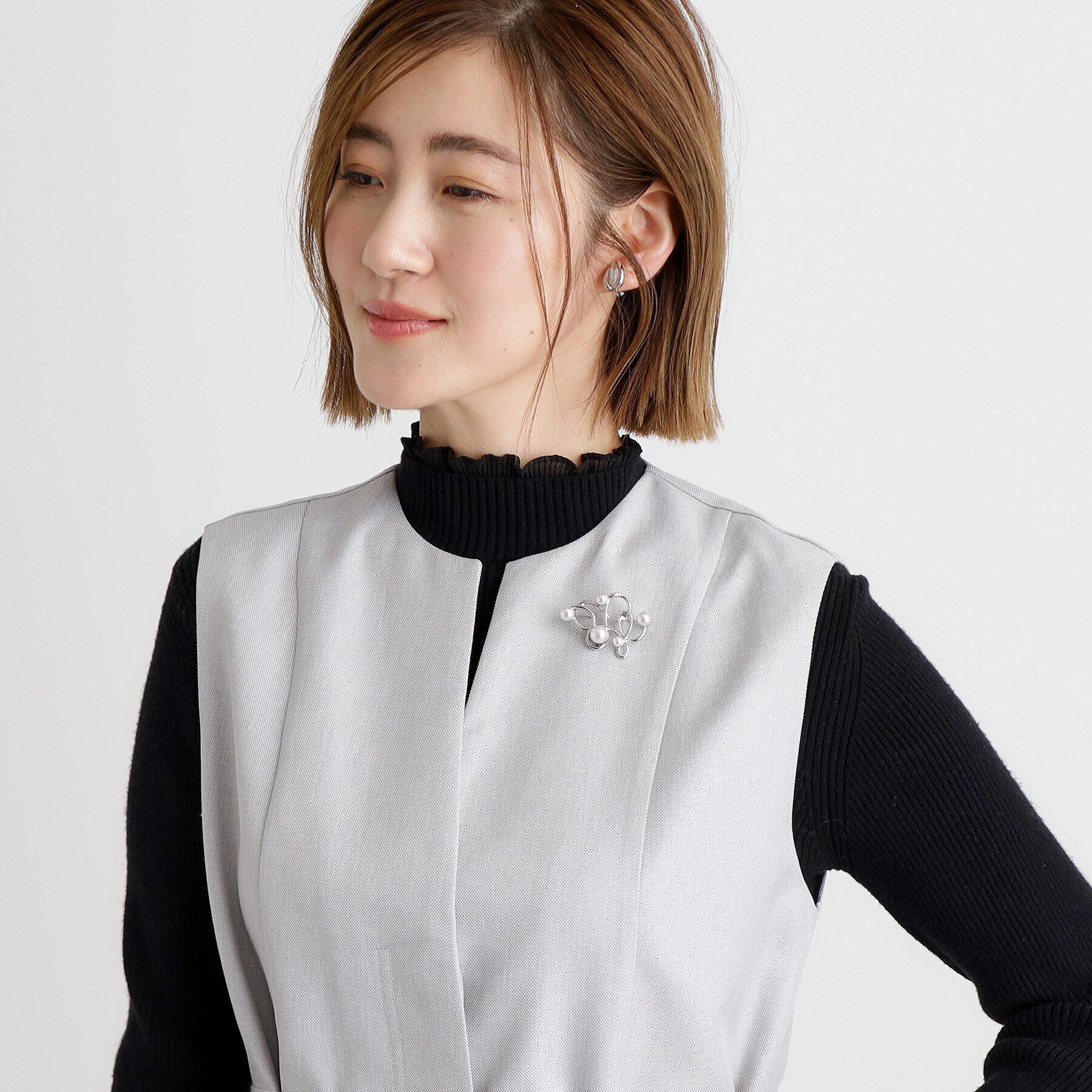 grove「【雑誌掲載】ニュアンスメタルパール調ブローチ【入卒対応可】」|ブローチ・コサージュ|