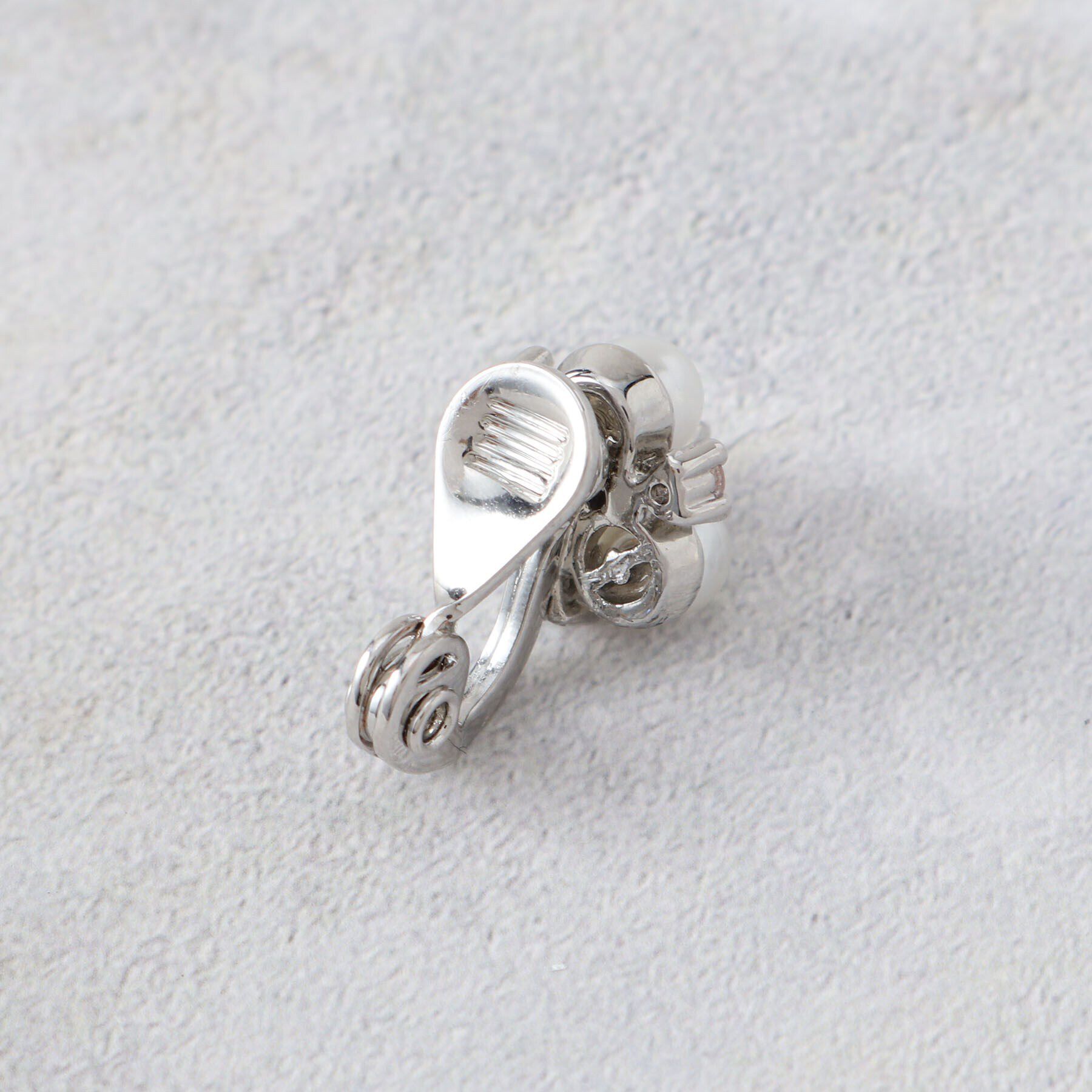 grove「痛くなりにくいパール調ビジューイヤリング【入卒対応可】」|イヤリング|