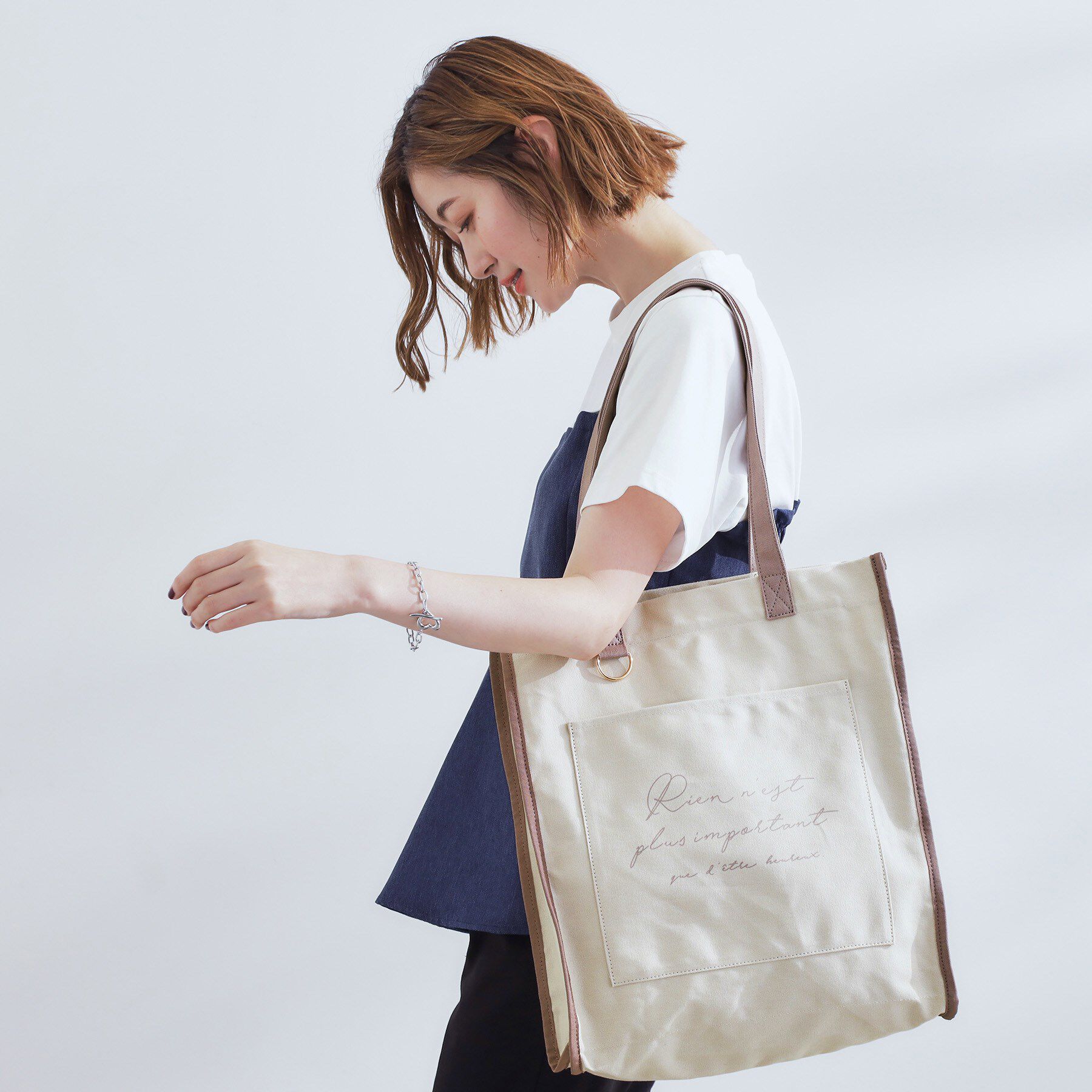 grove「【A4・多機能】パイピングロゴキャンバストート」|トートバッグ|ライトベージュ&times;グレ