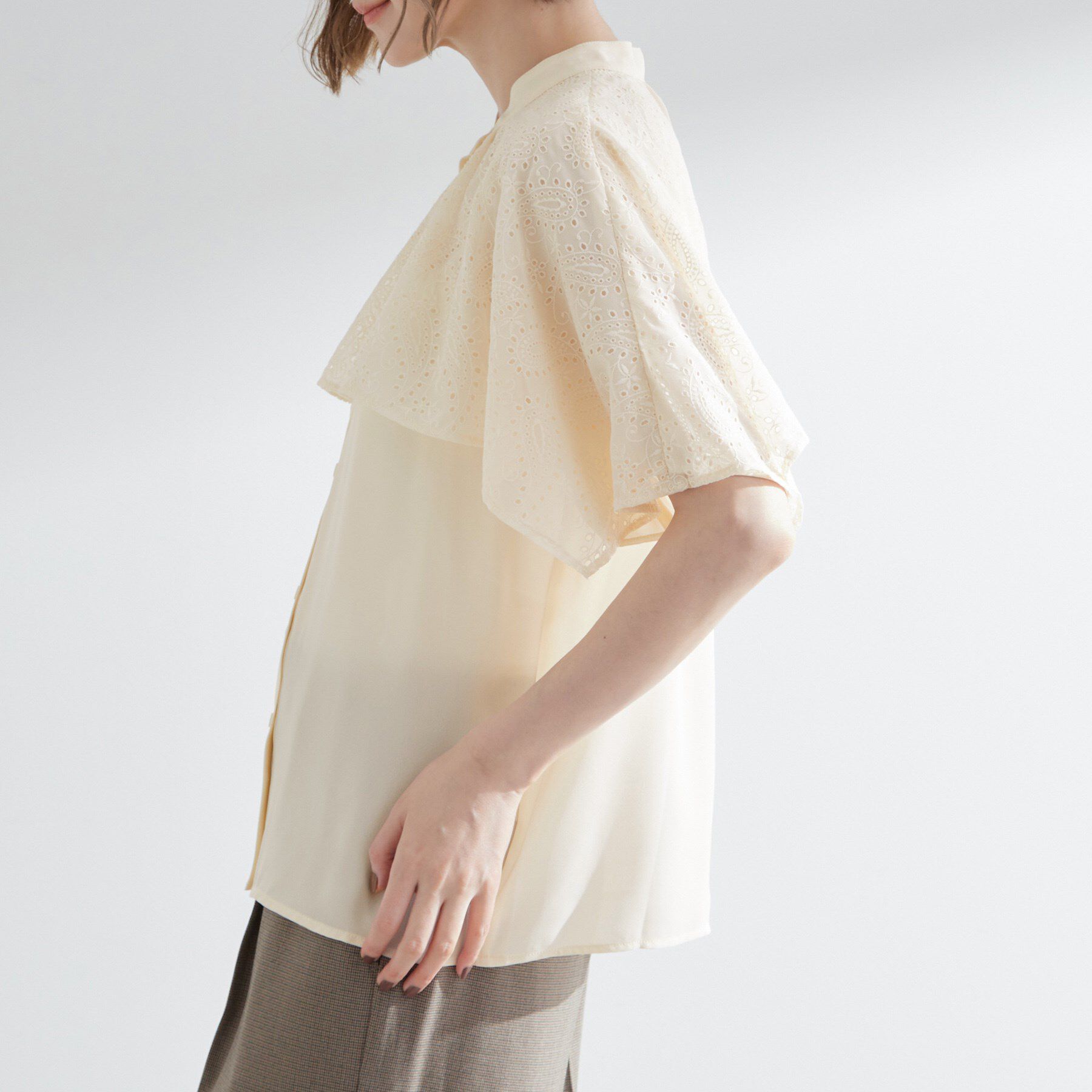 grove「透け感と刺繍で魅せる　ペイズリー刺繍ケープブラウス」|シャツ・ブラウス|