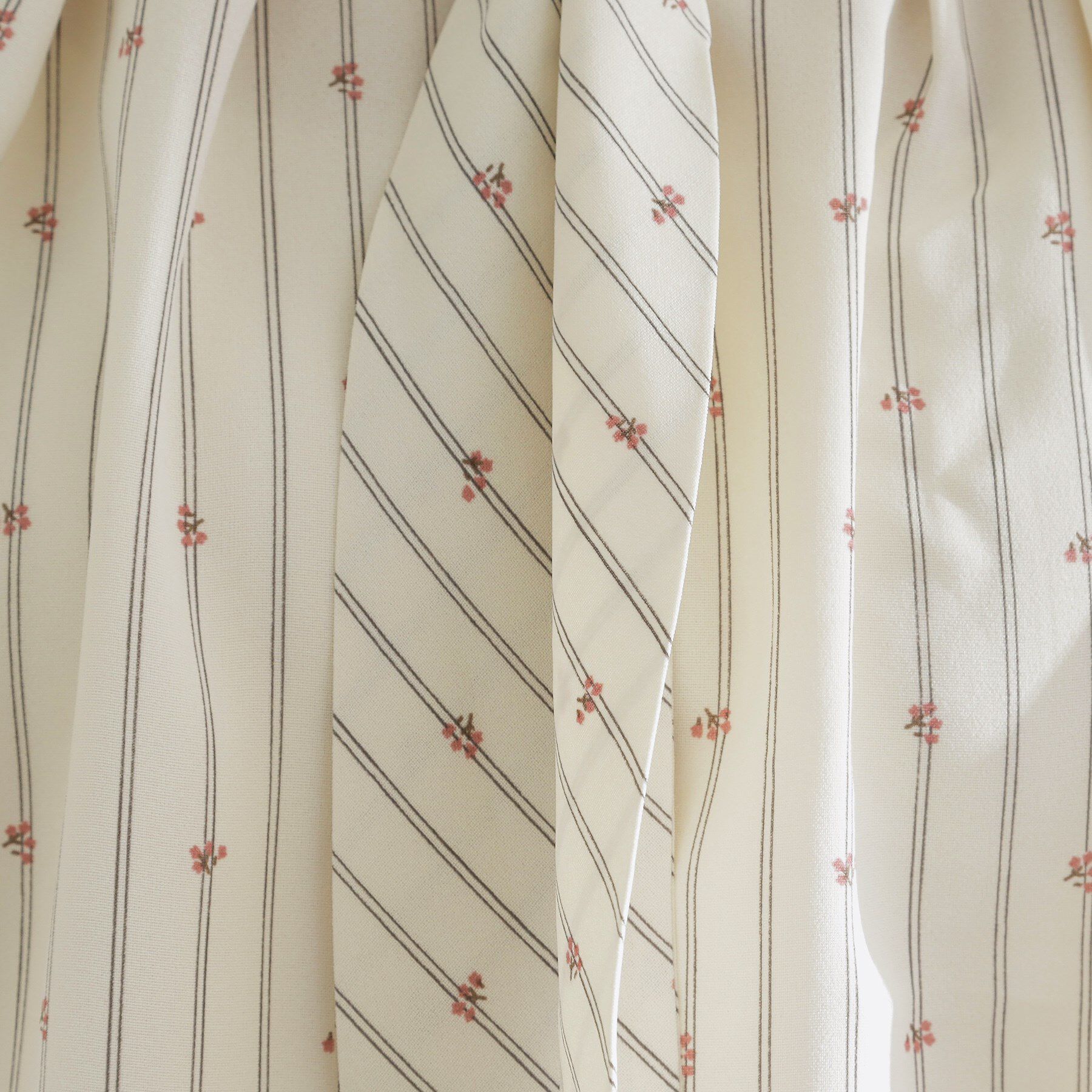 grove「【お仕事/二の腕カバー】パール調使いが華やか 上品ボウタイブラウス」|シャツ・ブラウス|