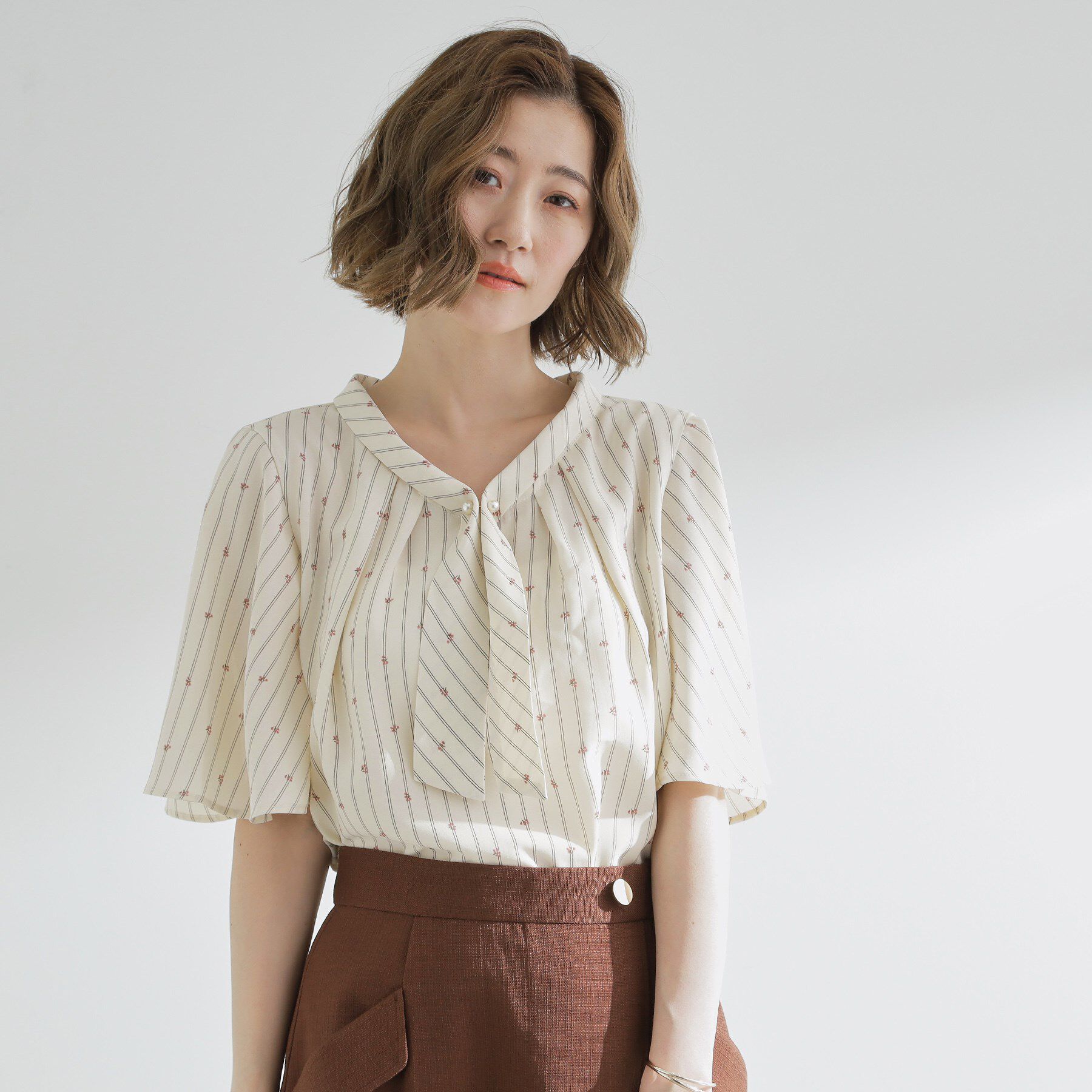 grove「【お仕事/二の腕カバー】パール調使いが華やか 上品ボウタイブラウス」|シャツ・ブラウス|アイボリー(104)