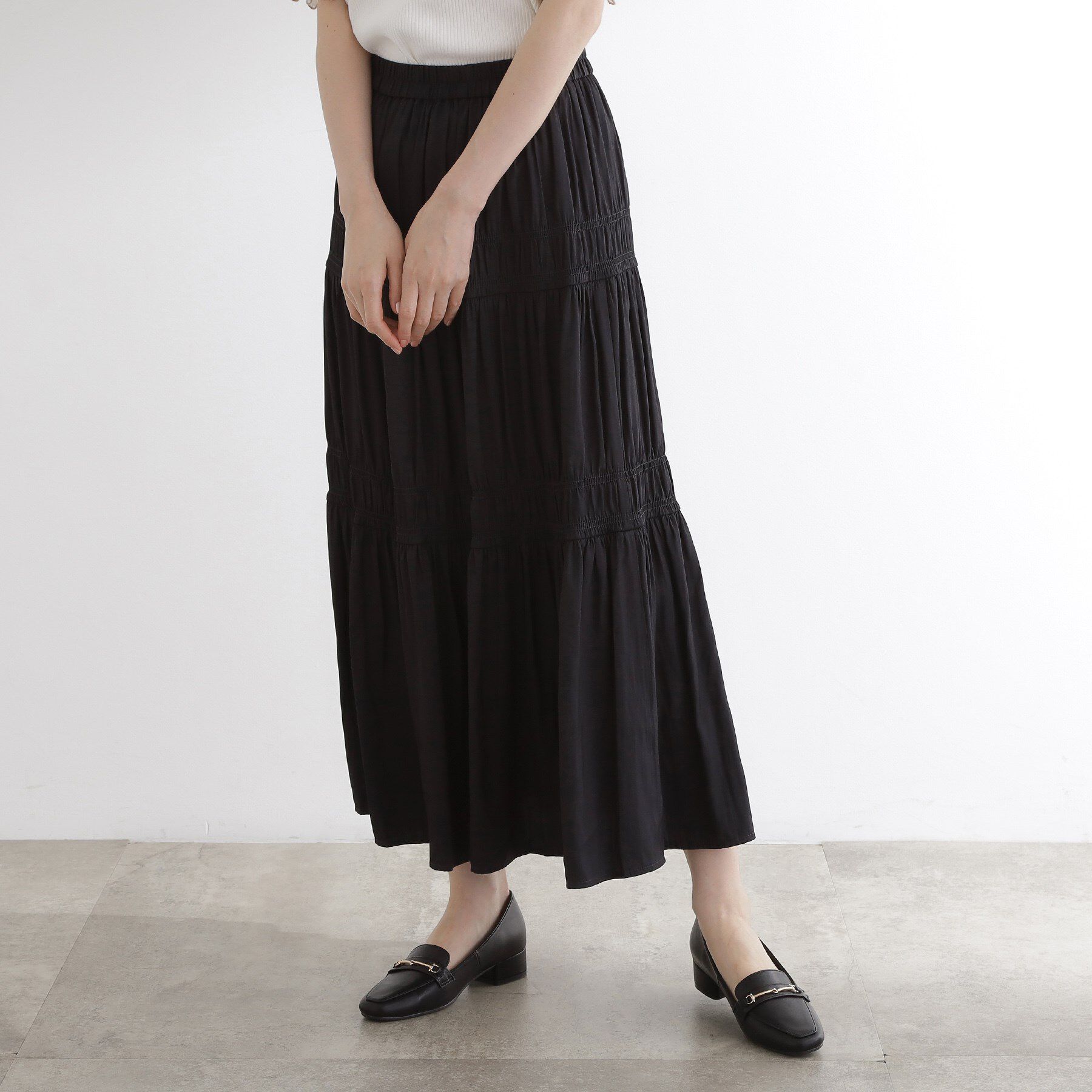 grove「軽やかに体型カバーも叶う　シャーリングティアードスカート」|スカート|ブラック(019)