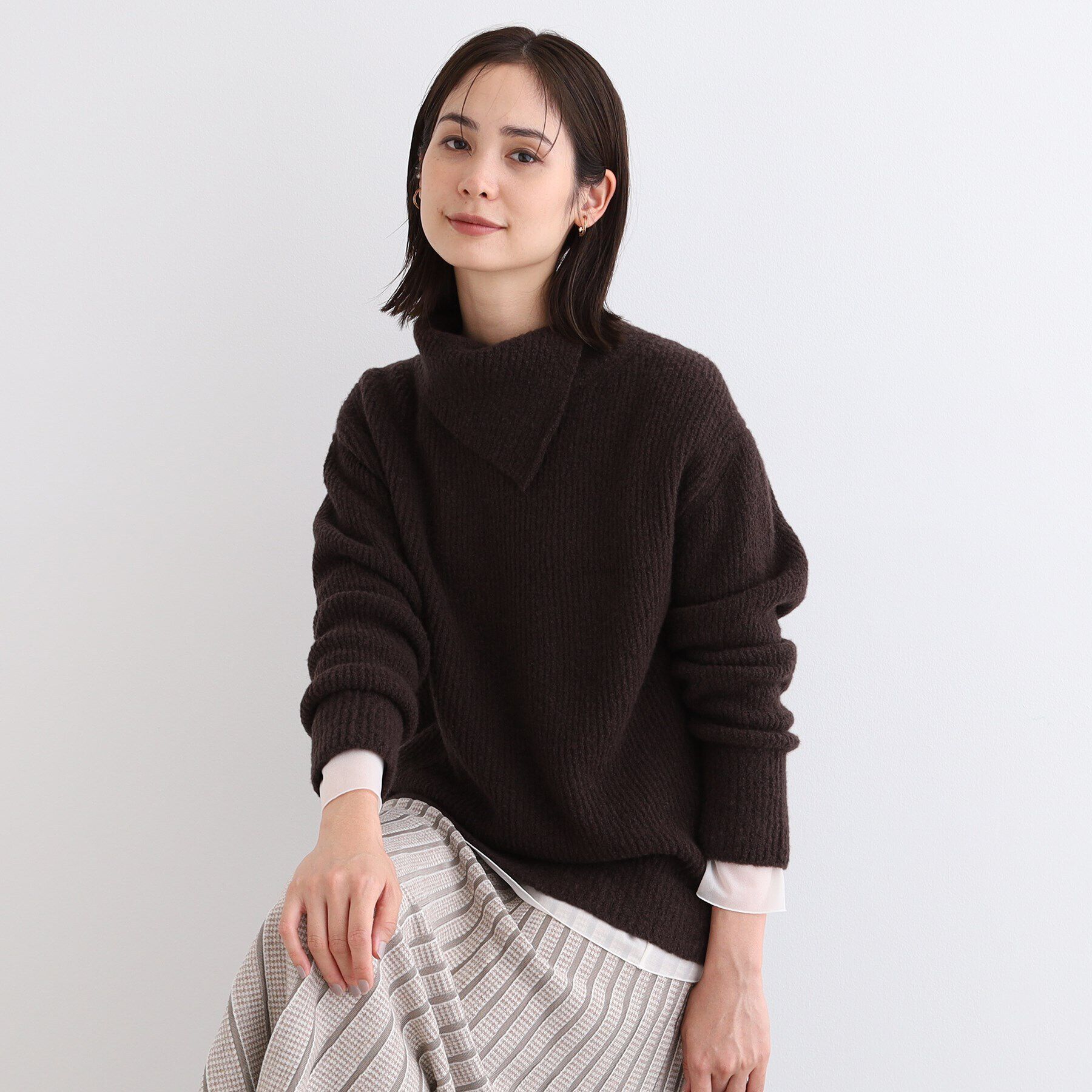 INDIVI「【ウール混／ブークレ】ループヤーン スリットハイネックニット」|ニット・セーター|ブラウン(044)