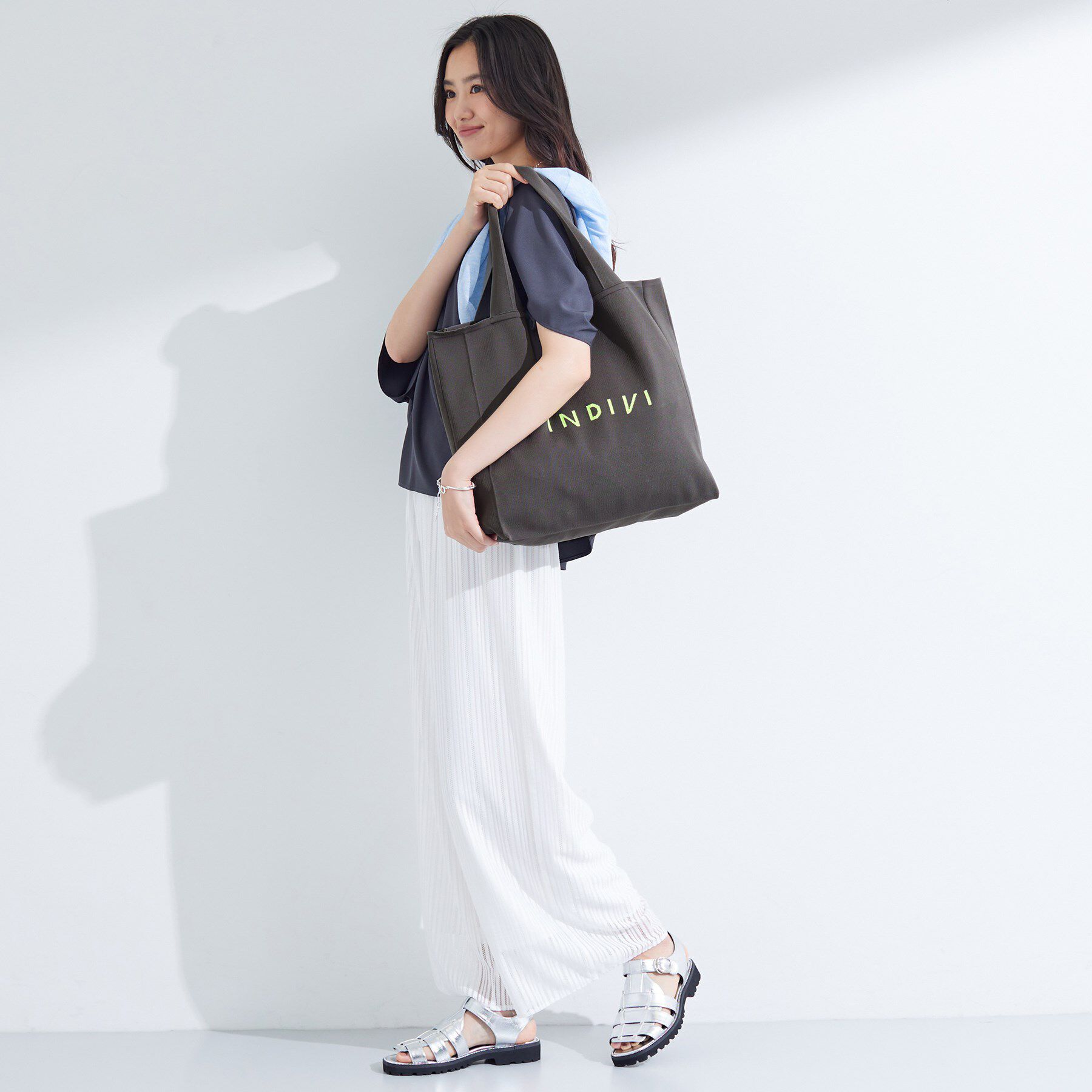 INDIVI「【A4サイズ対応】ロゴニットトート」|トートバッグ|