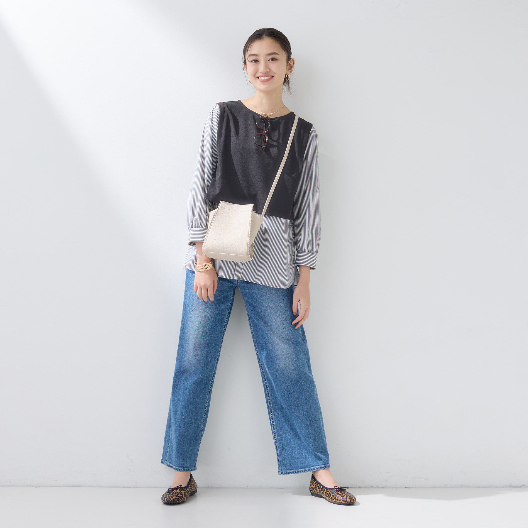 INDIVI「【合皮】スタッズ風メタルポシェットバッグ」|ショルダー・メッセンジャー|