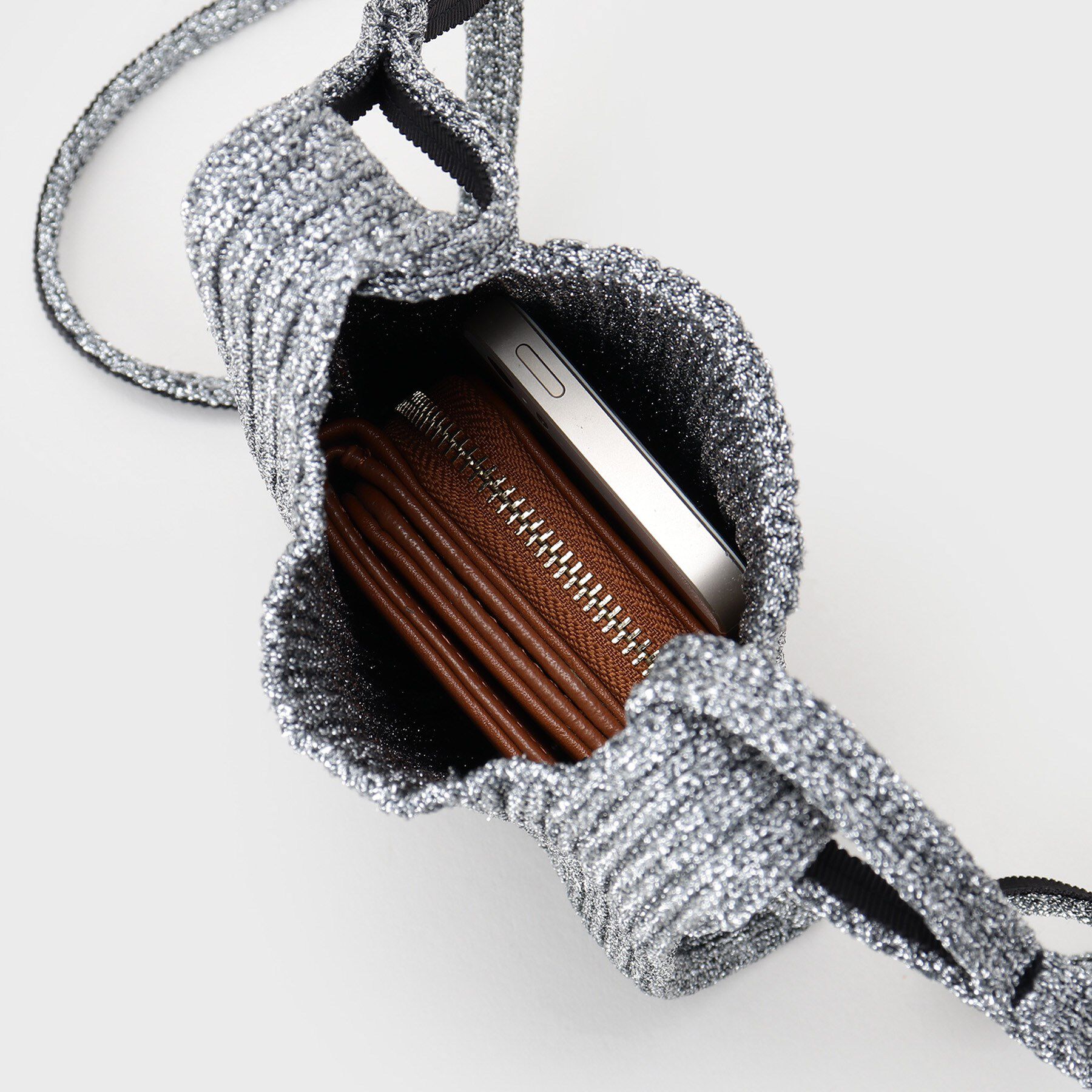 INDIVI「【大人ラメ／スマホ入れ】ニット素材ミニポシェット」|ショルダー・メッセンジャー|