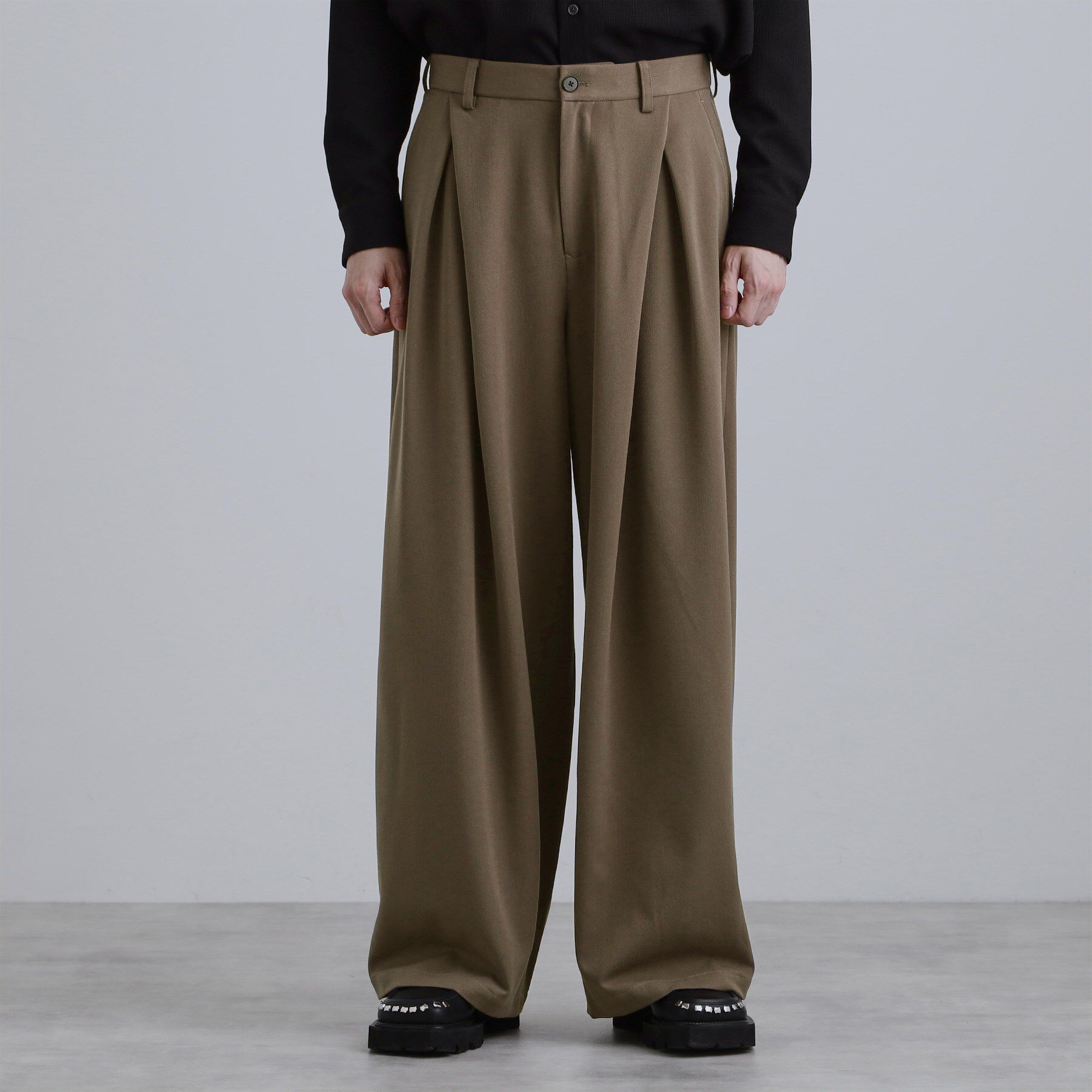 tk.TAKEO KIKUCHI「【スーパーワイドバギースラックスパンツ」|その他|トープ(054)