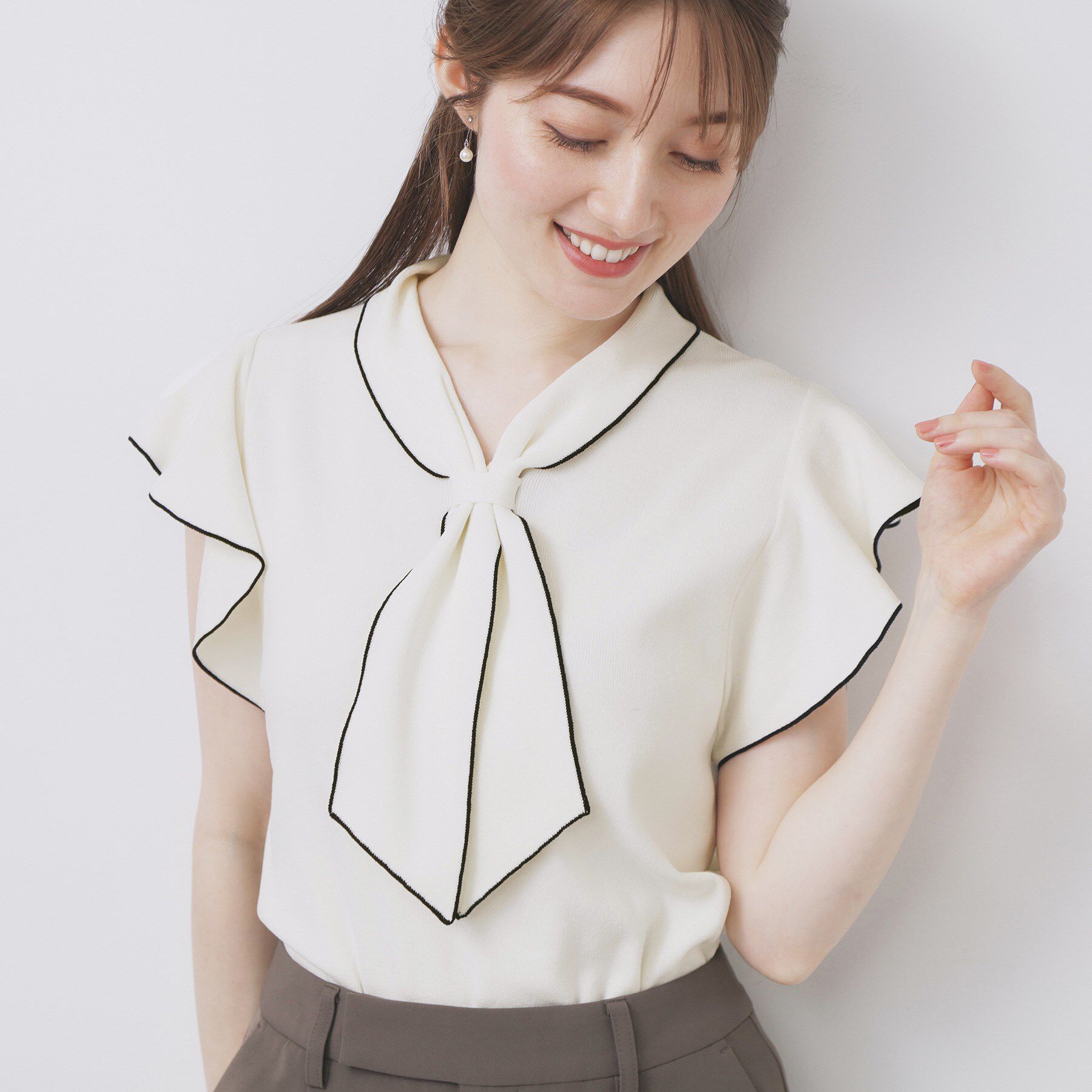 index「フレアスリーブボウタイニット【洗濯機洗い可/接触冷感/抗ピル】」|ニット・セーター|オフホワイト(803