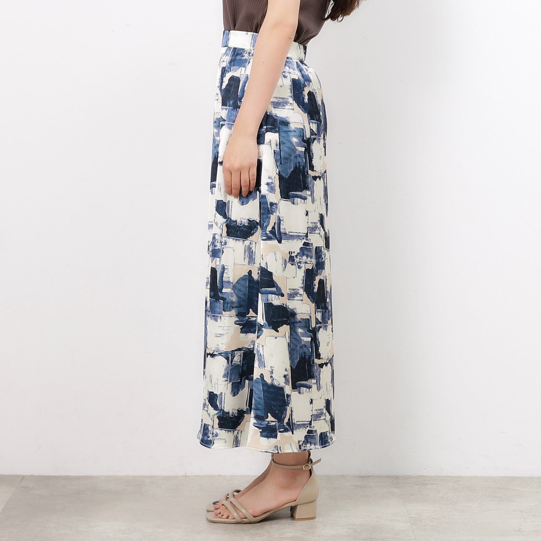 OPAQUE.CLIP「幾何プリント サテンナローフレアスカート【洗濯機洗い可】」|スカート|