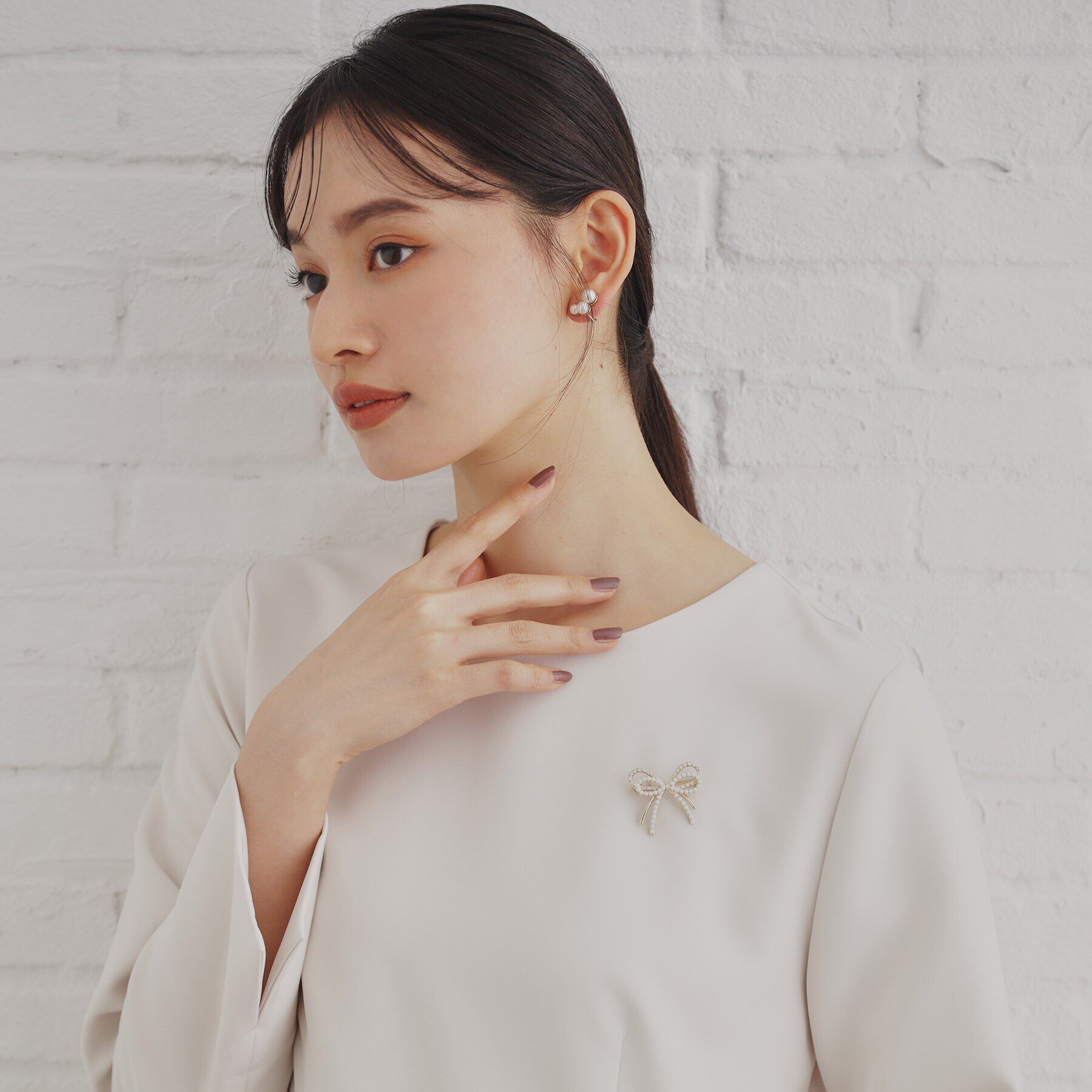 OPAQUE.CLIP「メタル＆フェイクパール リボンブローチ」|ブローチ・コサージュ|