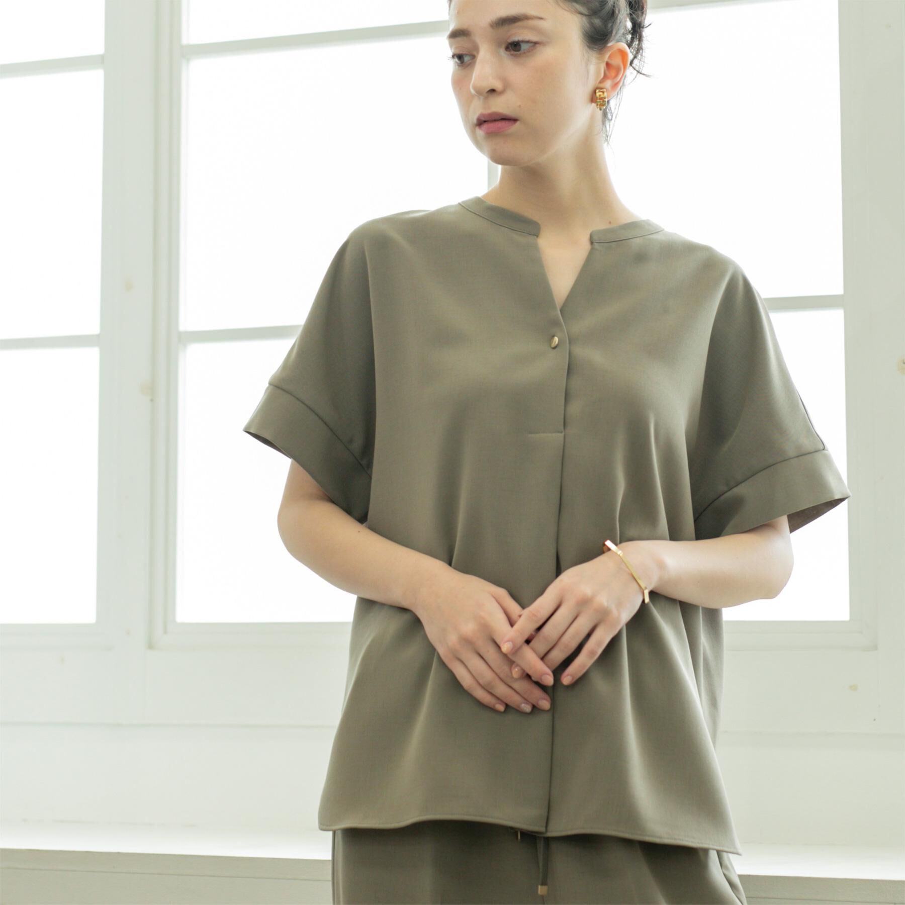 OPAQUE.CLIP「《5色展開/SS-LLサイズ》スキッパー金ボタンブラウス/セットアップ対応【防シワ/ストレッチ/洗濯」|シャツ・ブラウス|