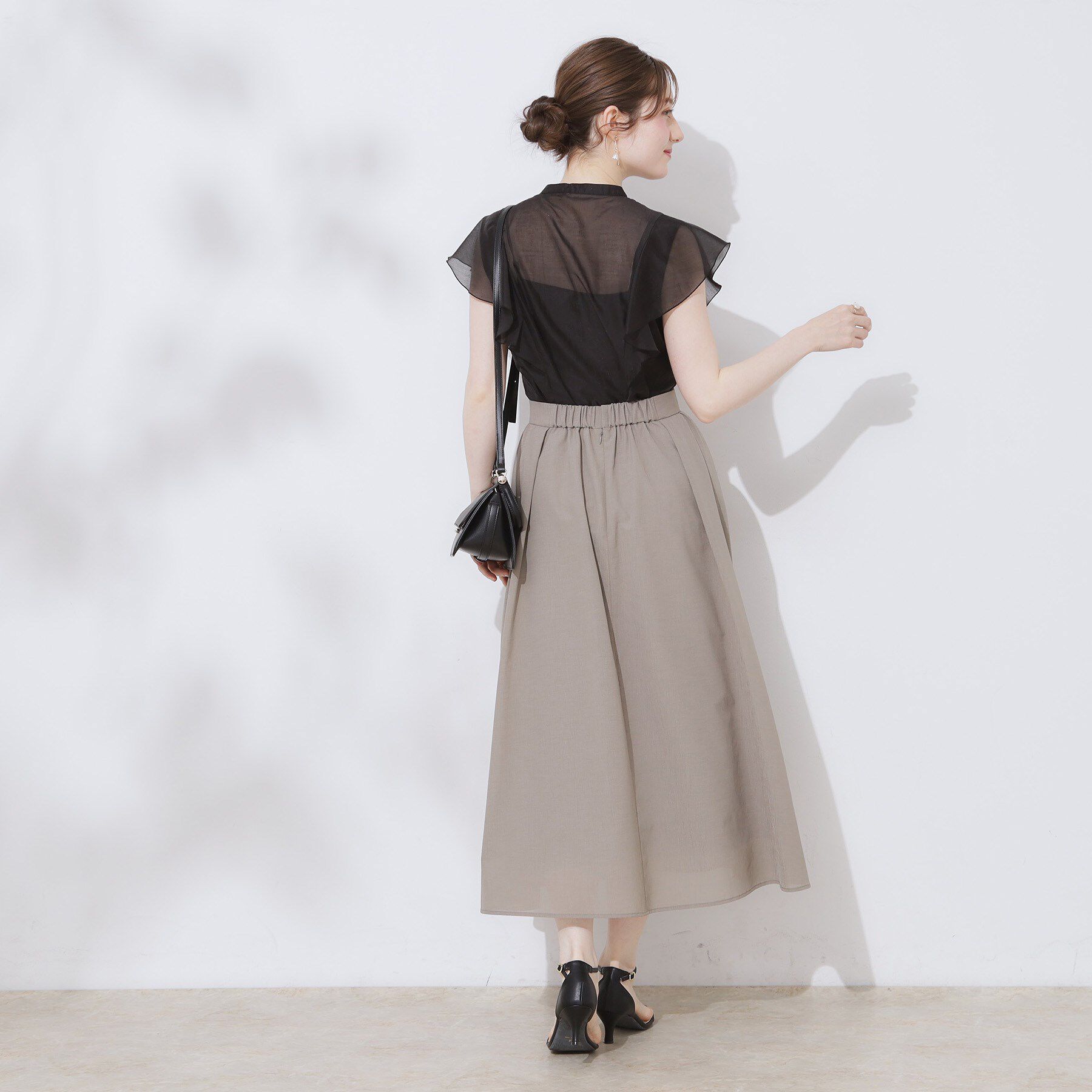 Couture broach「【洗える・オシャレな透け感】タックデザインフレア袖シアーブラウス」|シャツ・ブラウス|