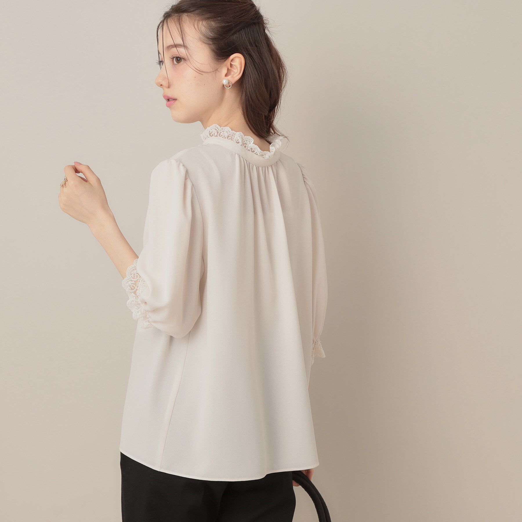 Couture broach「【華やか・大人可愛い・5分袖】エンブロレース前後2WAYブラウス」|シャツ・ブラウス|