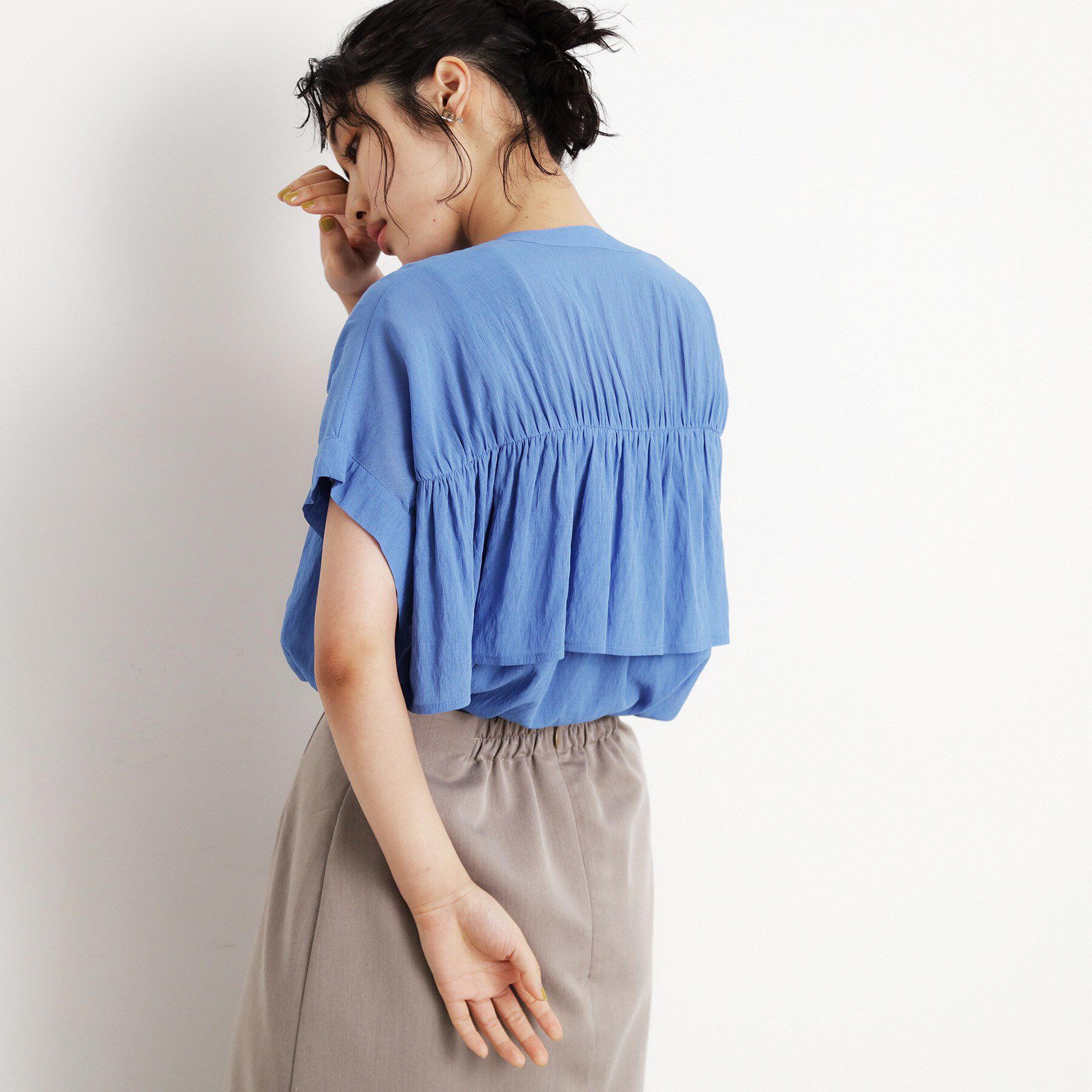 THE SHOP TK「麻調シアーフリルギャザーブラウス【洗える】」|シャツ・ブラウス|