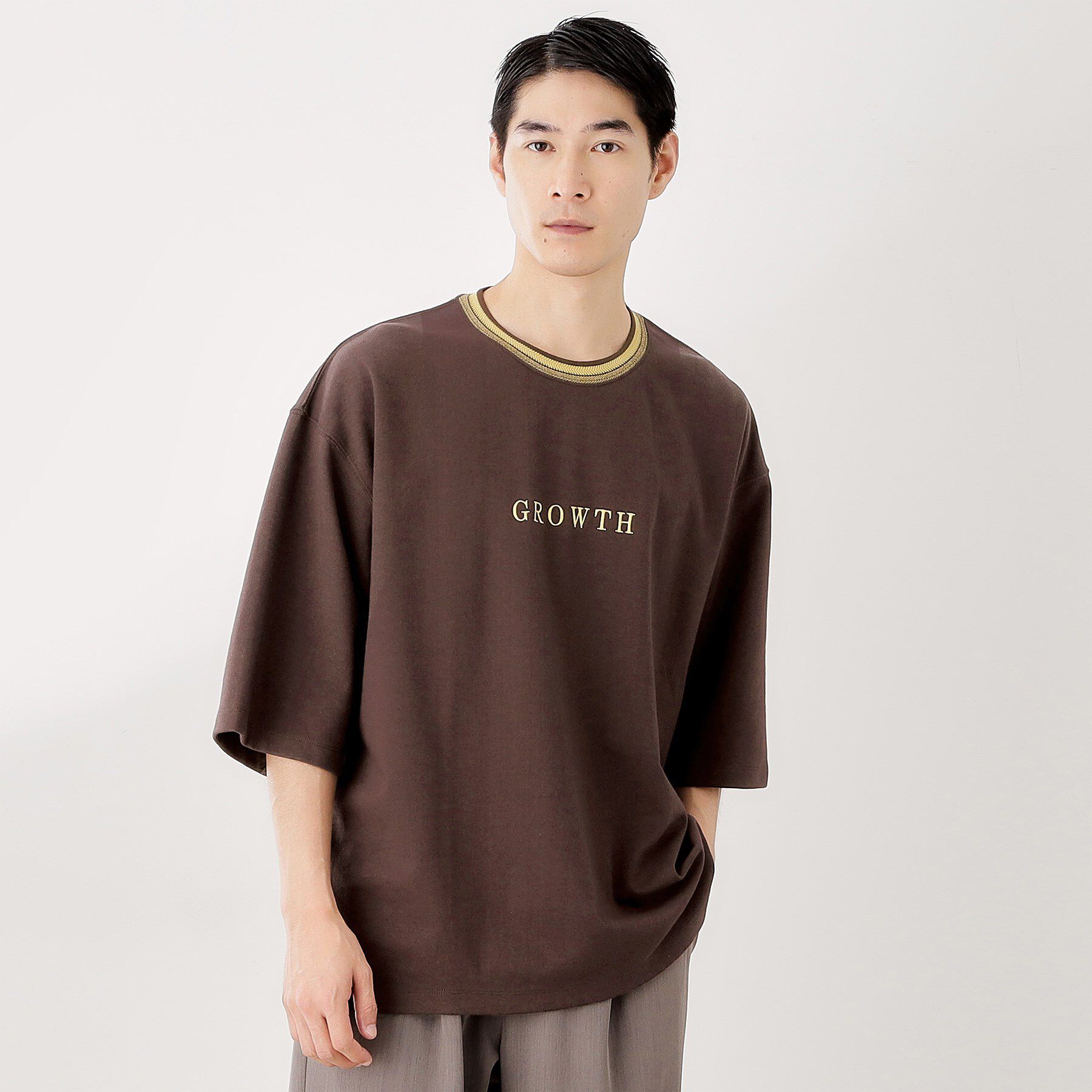 THE SHOP TK「配色刺繍6分袖Tシャツ 【ビッグシルエット／洗濯機OK】」|Tシャツ・カットソー|ブラウン(544)