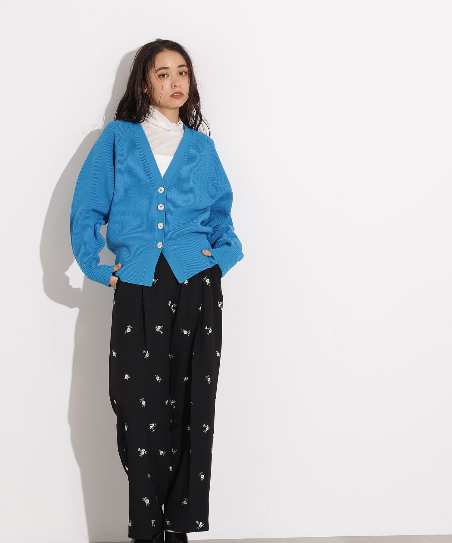  「Vネックフォルムカーディガン」|ニット・セーター|