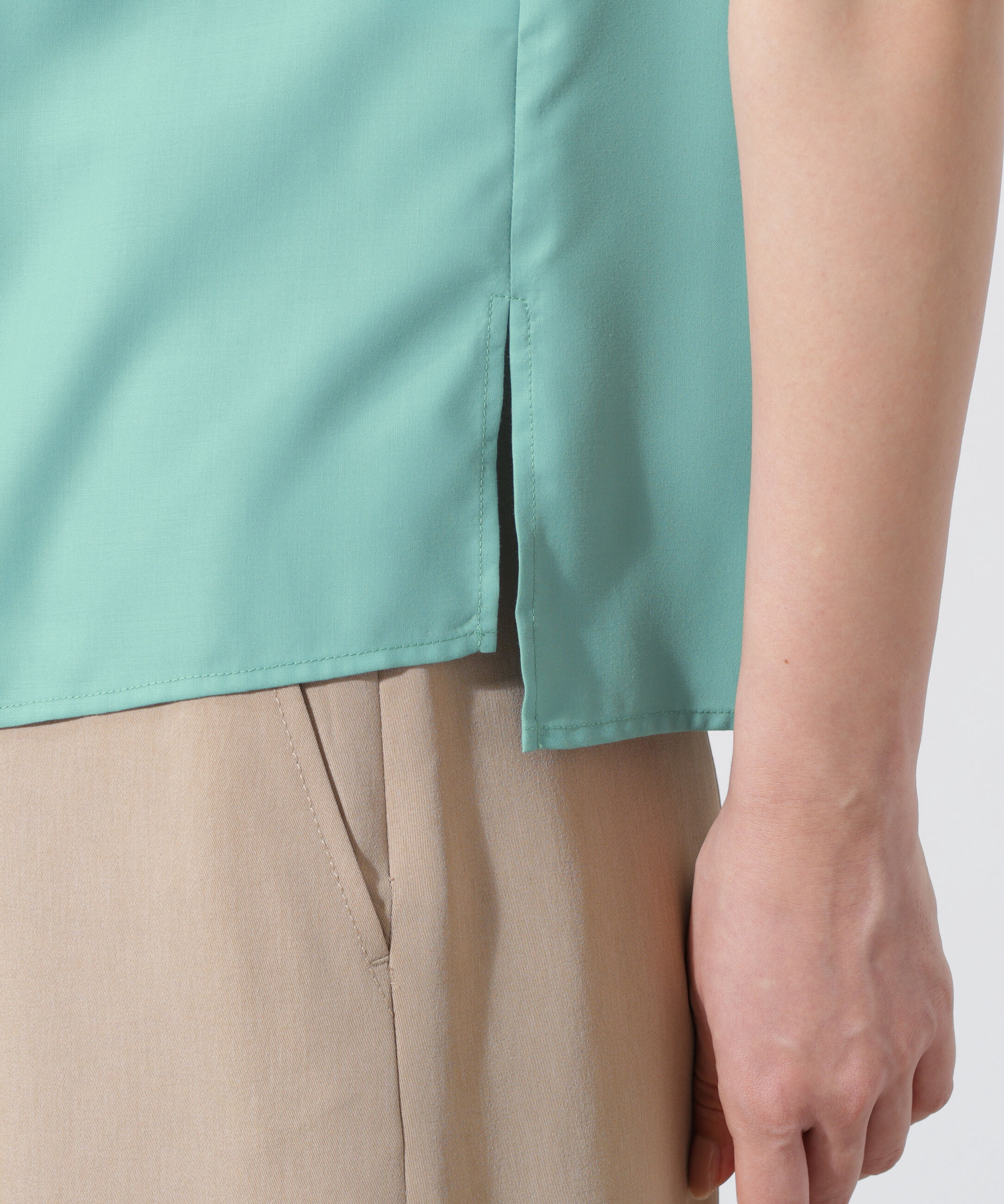  「メタルボタンクルーネックタックブラウス」|シャツ・ブラウス|