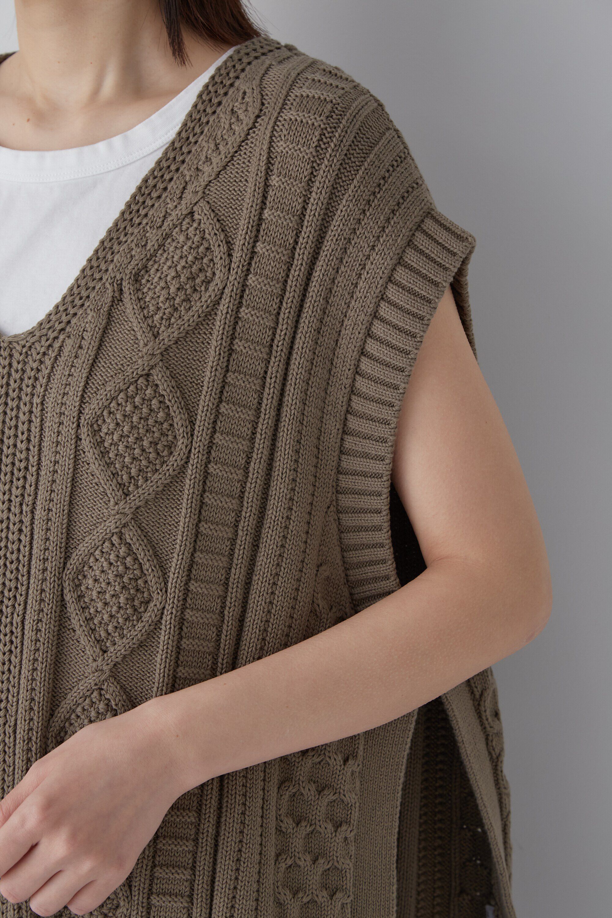  「◆ケーブル編みニットベスト」|ニット・セーター|