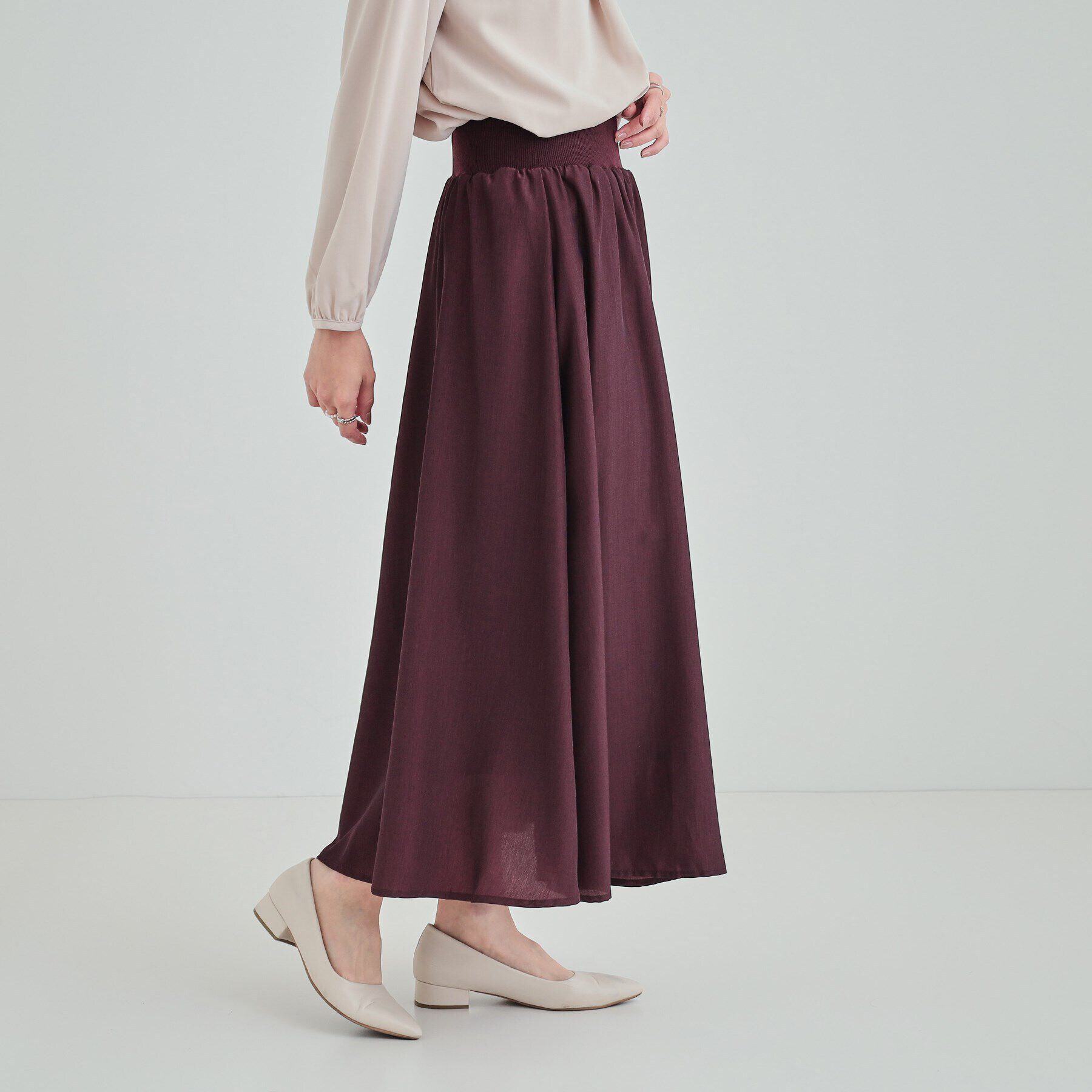 SHOO･LA･RUE「ウエストリブで無理せずキレイ　艶やかに彩る サテンフレアスカート」|スカート|