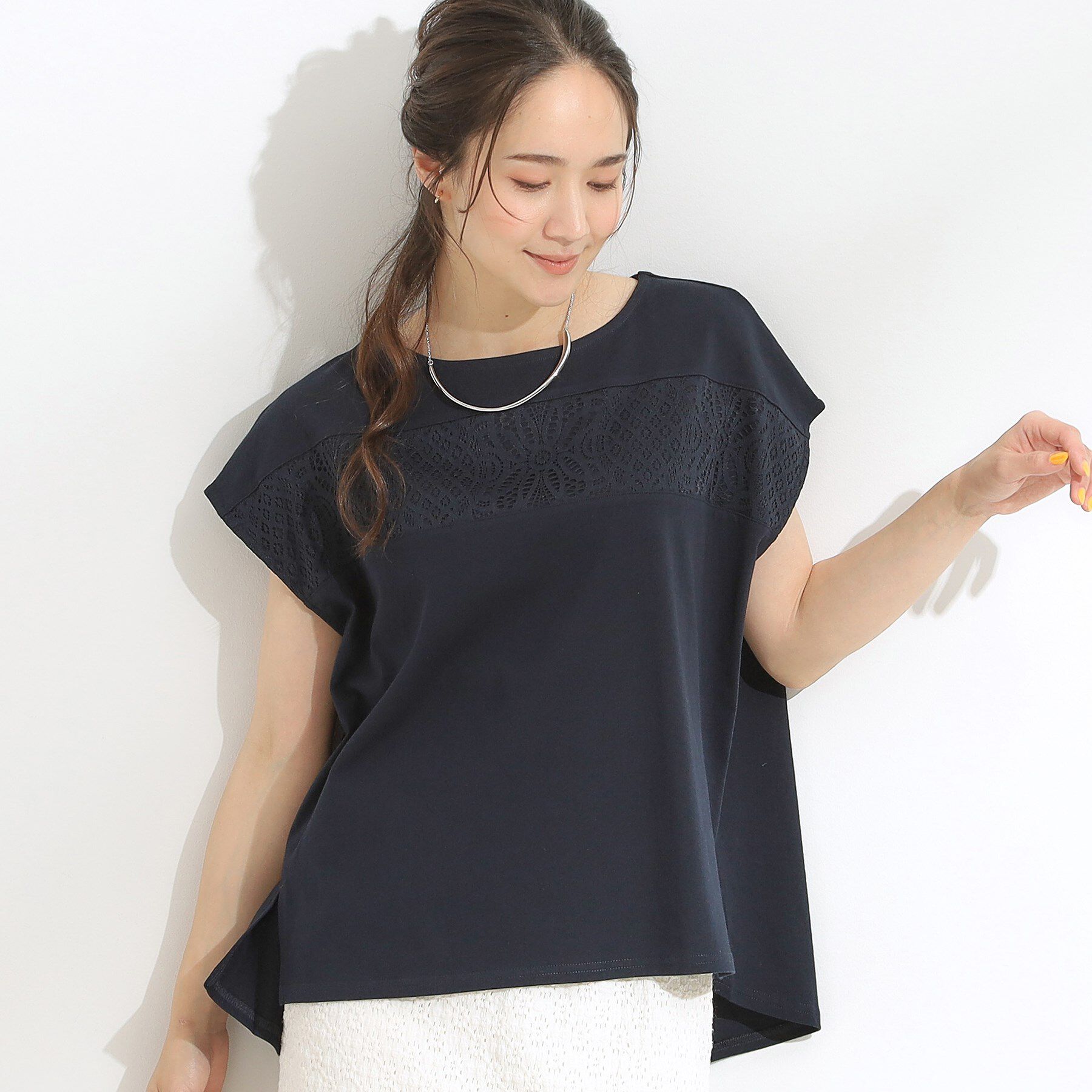 SHOO･LA･RUE「【洗える/S-LL/体型カバー】レース使いが華やか フレンチスリーブコットンTシャツ」|Tシャツ・カットソー|ネイビー(094)