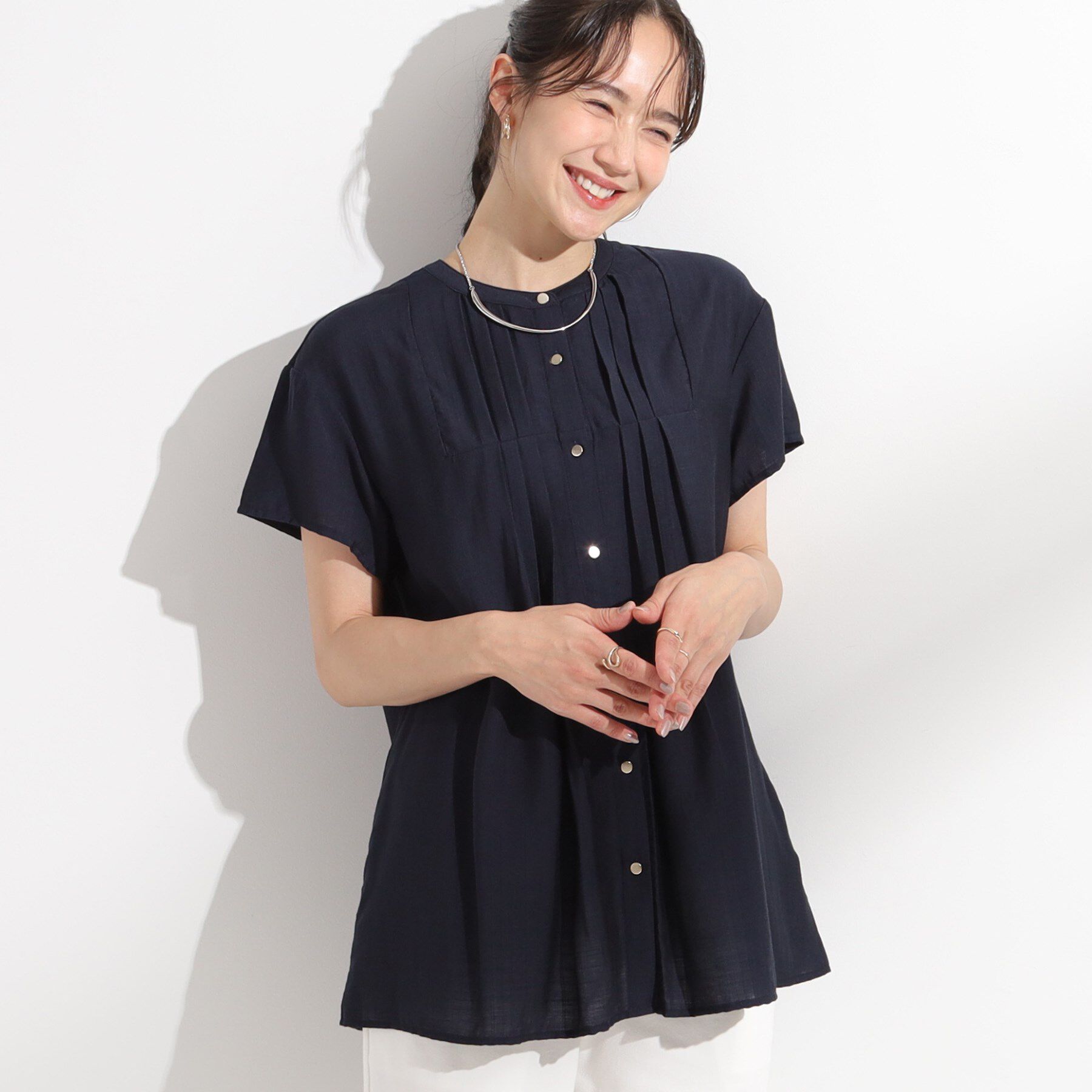 SHOO･LA･RUE「【S-LL/ひんやり】インせず決まる タックプリーツシャツ」|シャツ・ブラウス|ネイビー(094)