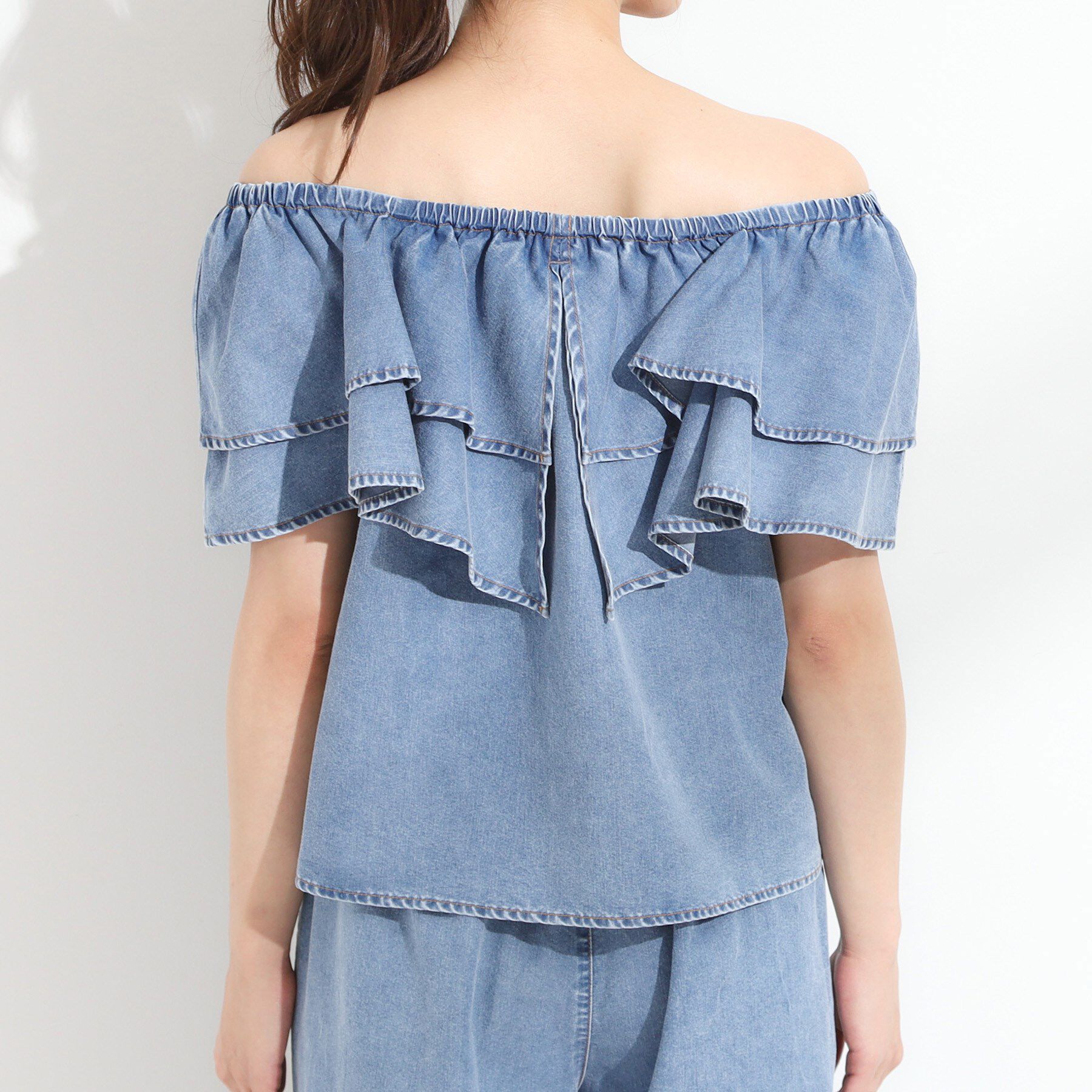 SHOO･LA･RUE「【セットアップ可/前後2WAY/オフショル2WAY】着こなしを楽しめる デニムフリルブラウス」|シャツ・ブラウス|