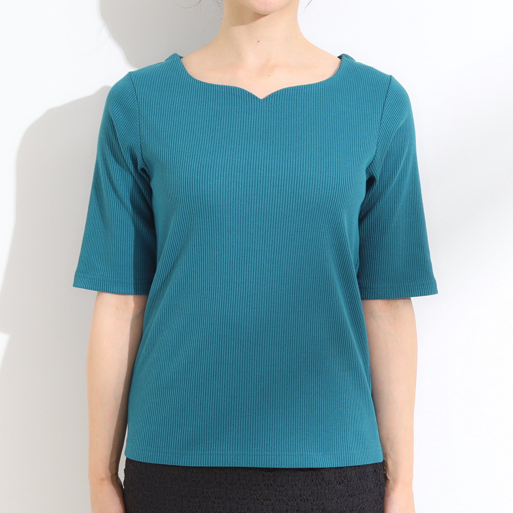 SHOO･LA･RUE「【S-LL】女性らしさ漂うハートネック テレコ5分袖トップス」|Tシャツ・カットソー|