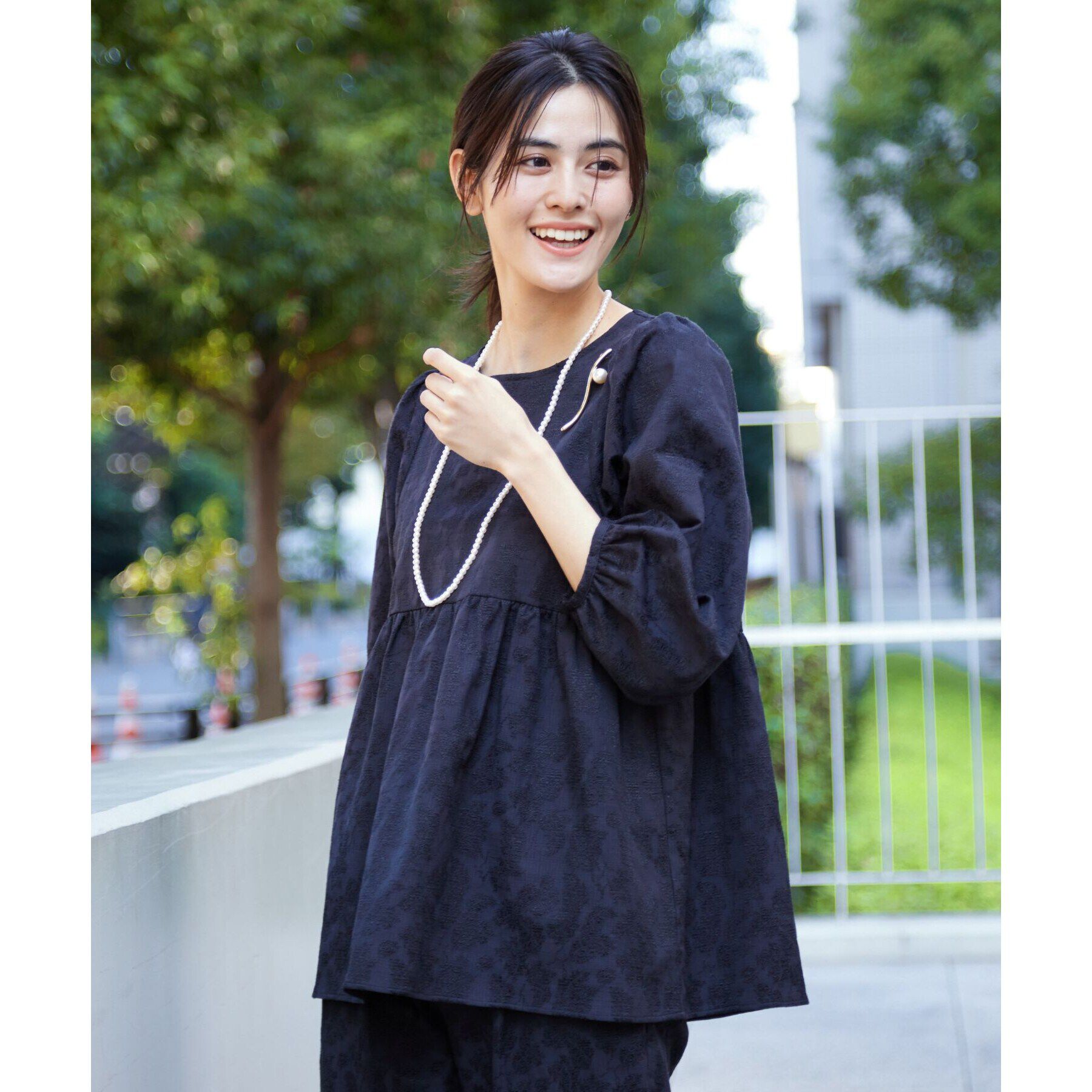 Dessin「【入卒/セレモニー/セットアップ可能/洗える】フラワージャカードブラウス」|シャツ・ブラウス|ブラック(019)