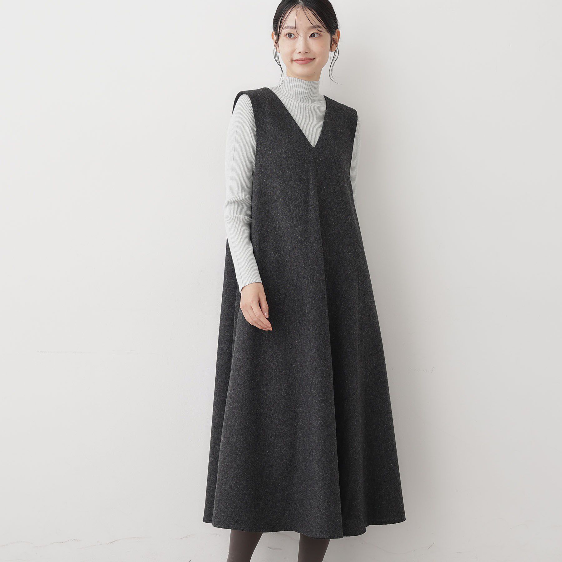 Dessin「【洗える】Vネックジャンパースカート」|ワンピース|チャコールグレー(0